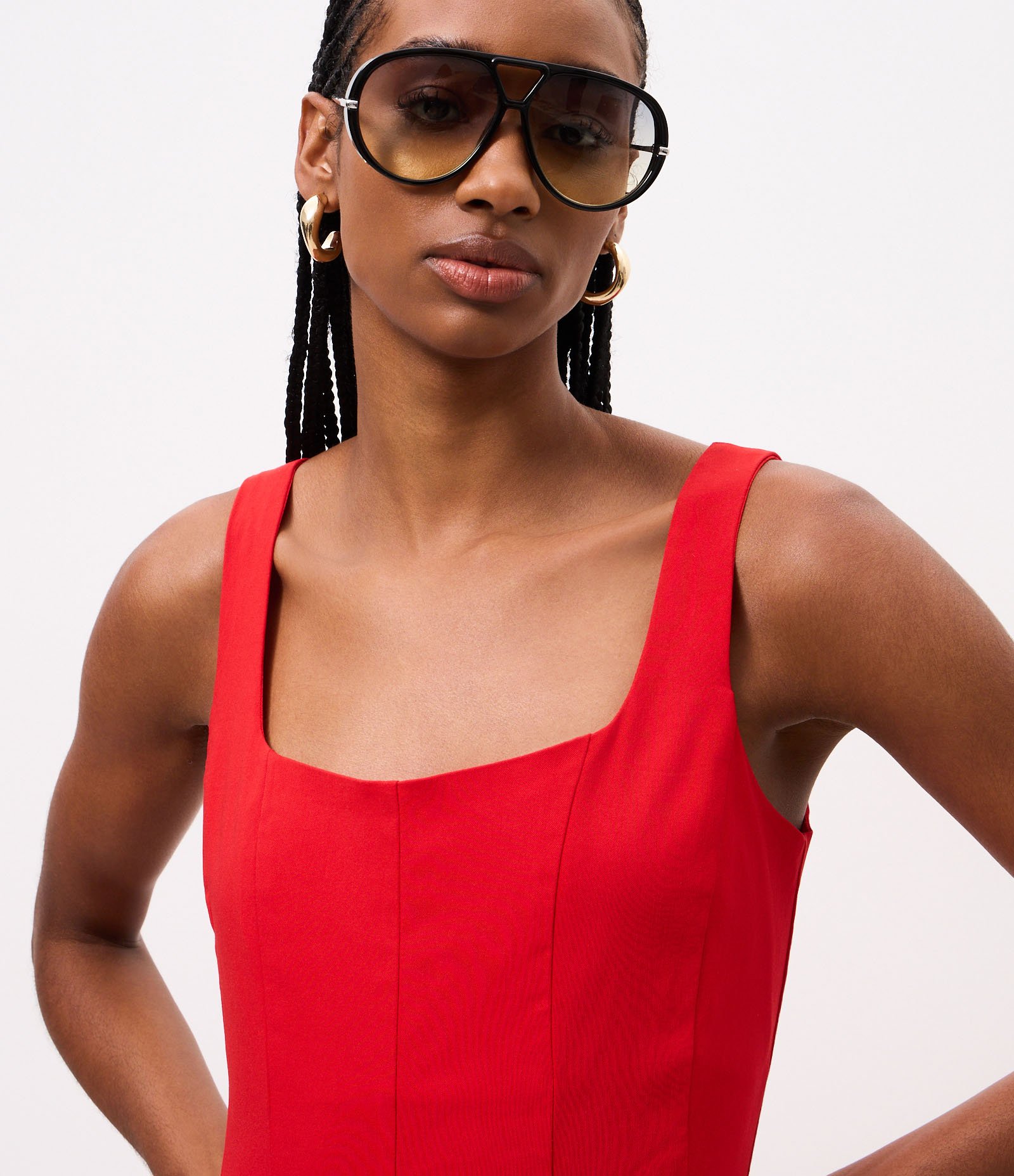 Vestido Evasê Midi em Viscose com Decote Quadrado e Recortes Vermelho 3