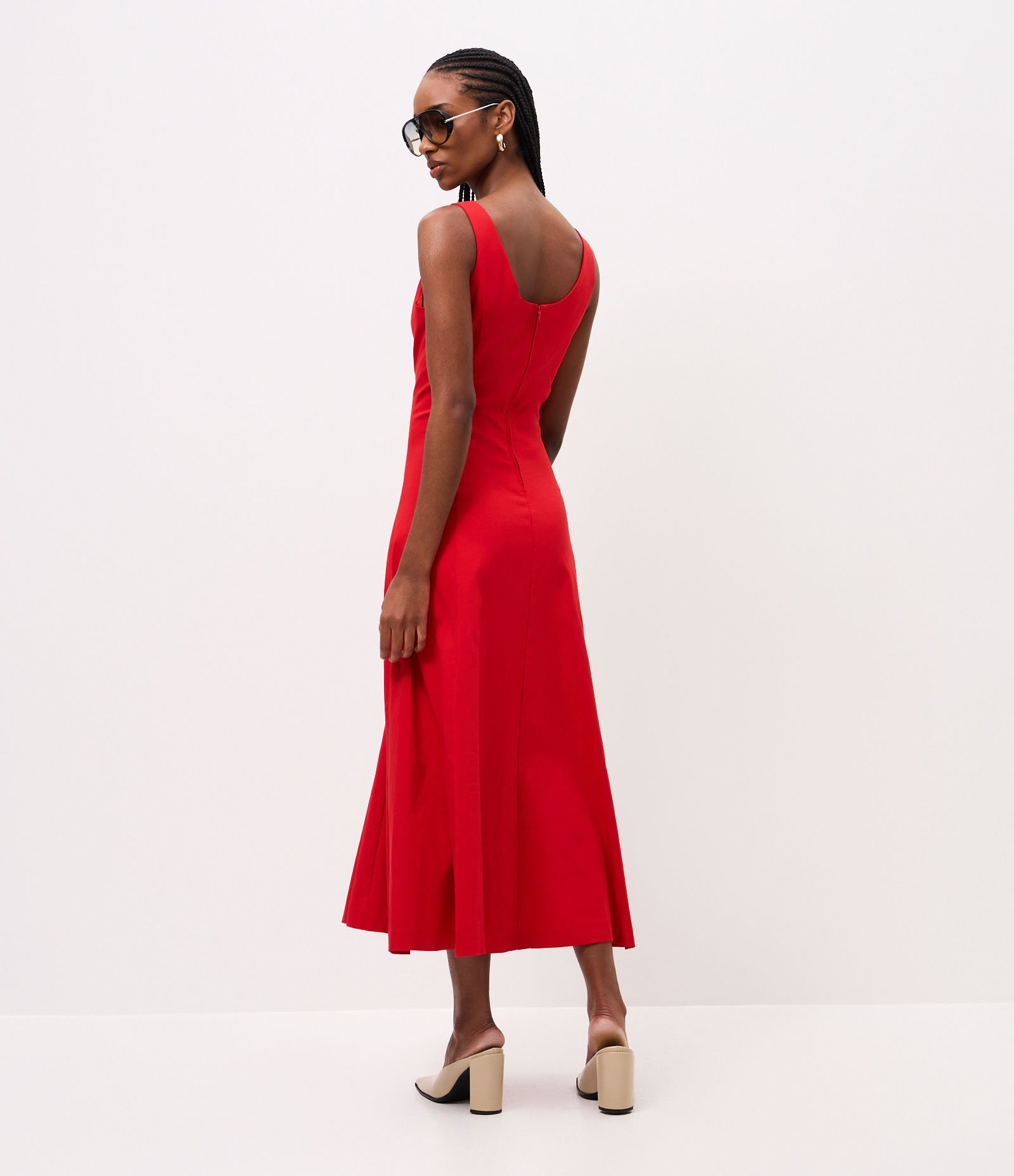 Vestido Evasê Midi em Viscose com Decote Quadrado e Recortes Vermelho 4
