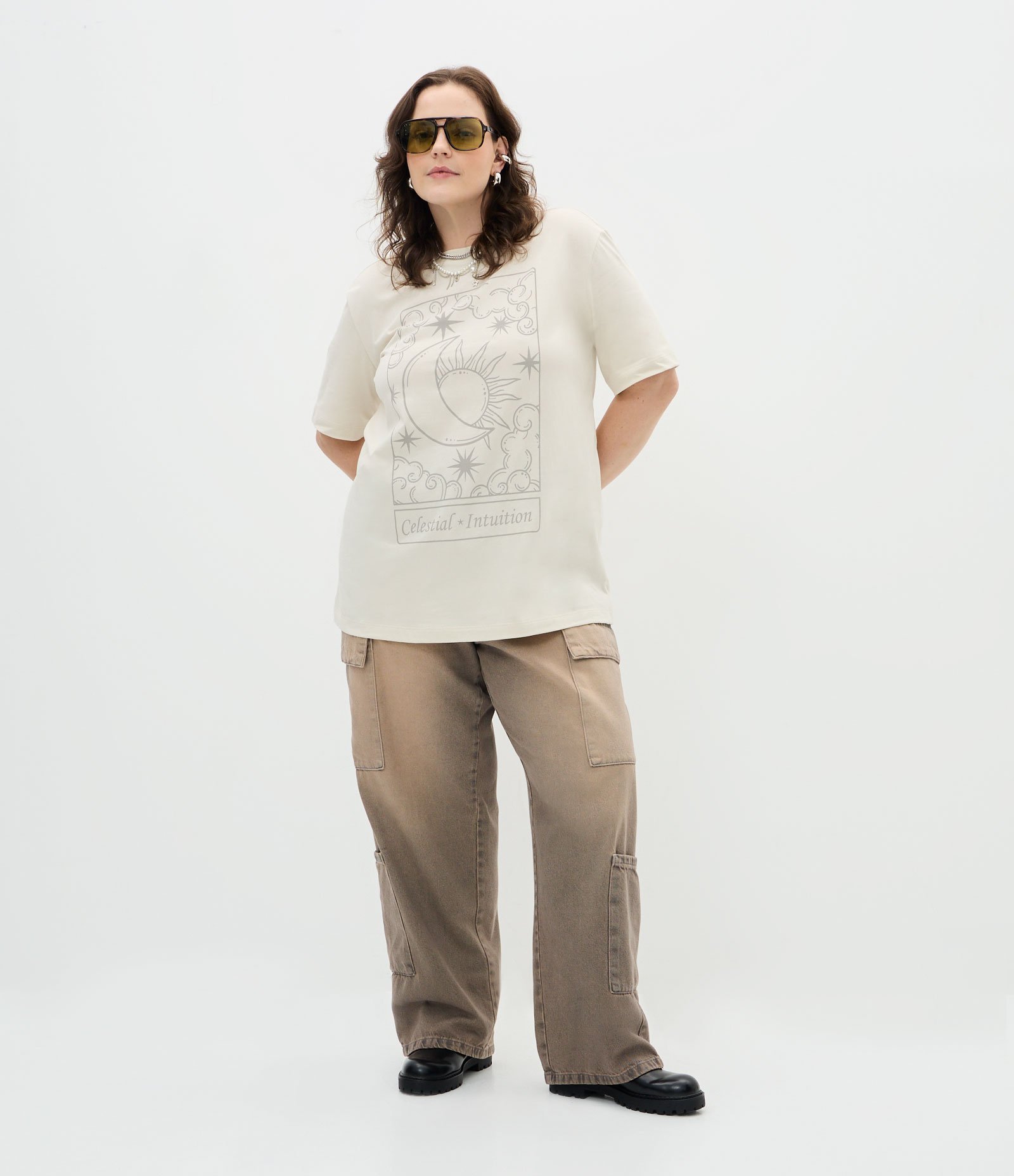 Camiseta Alongada Celestial Intuition Curve & Plus Size Bege 2