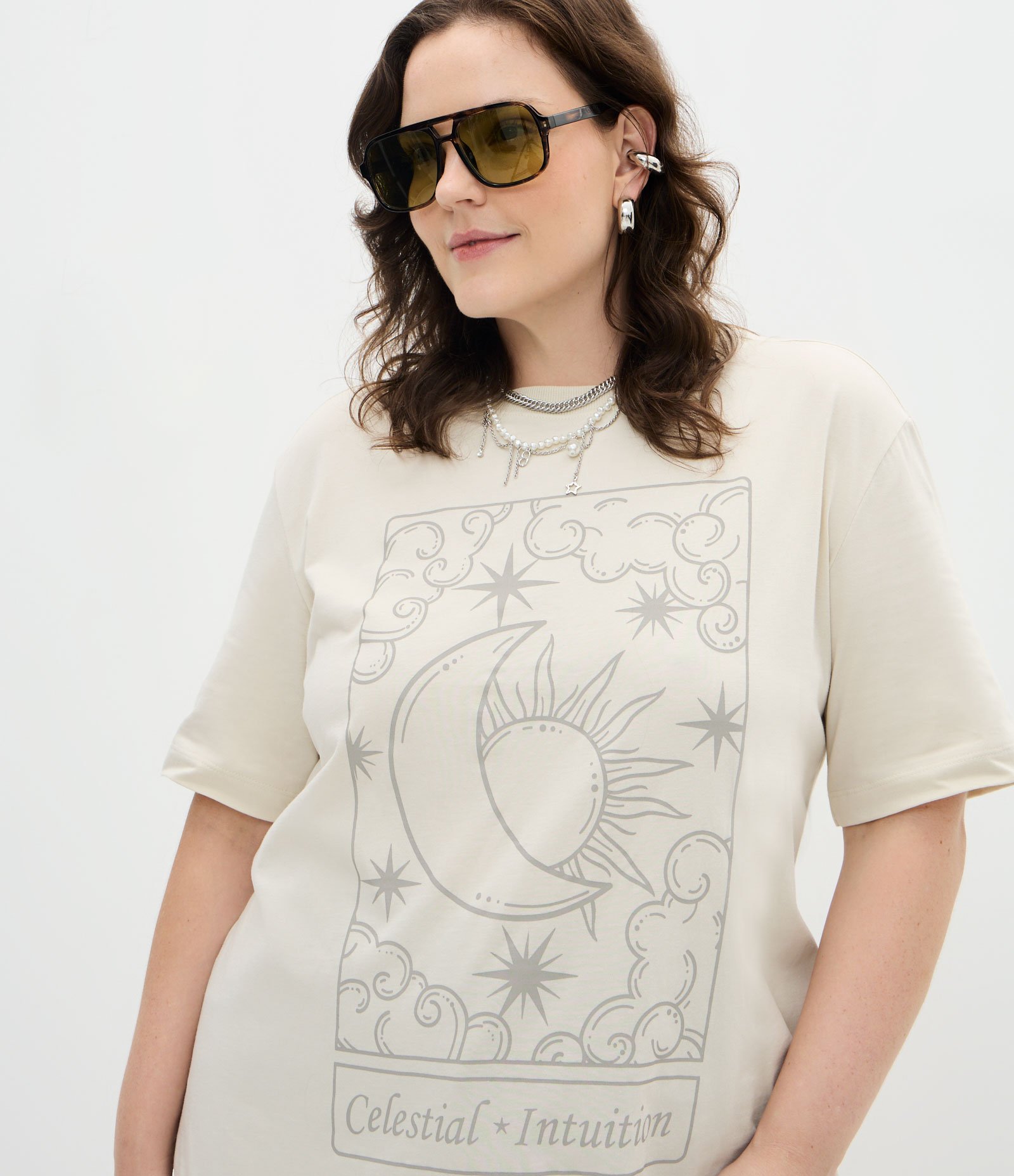 Camiseta Alongada Celestial Intuition Curve & Plus Size Bege 3