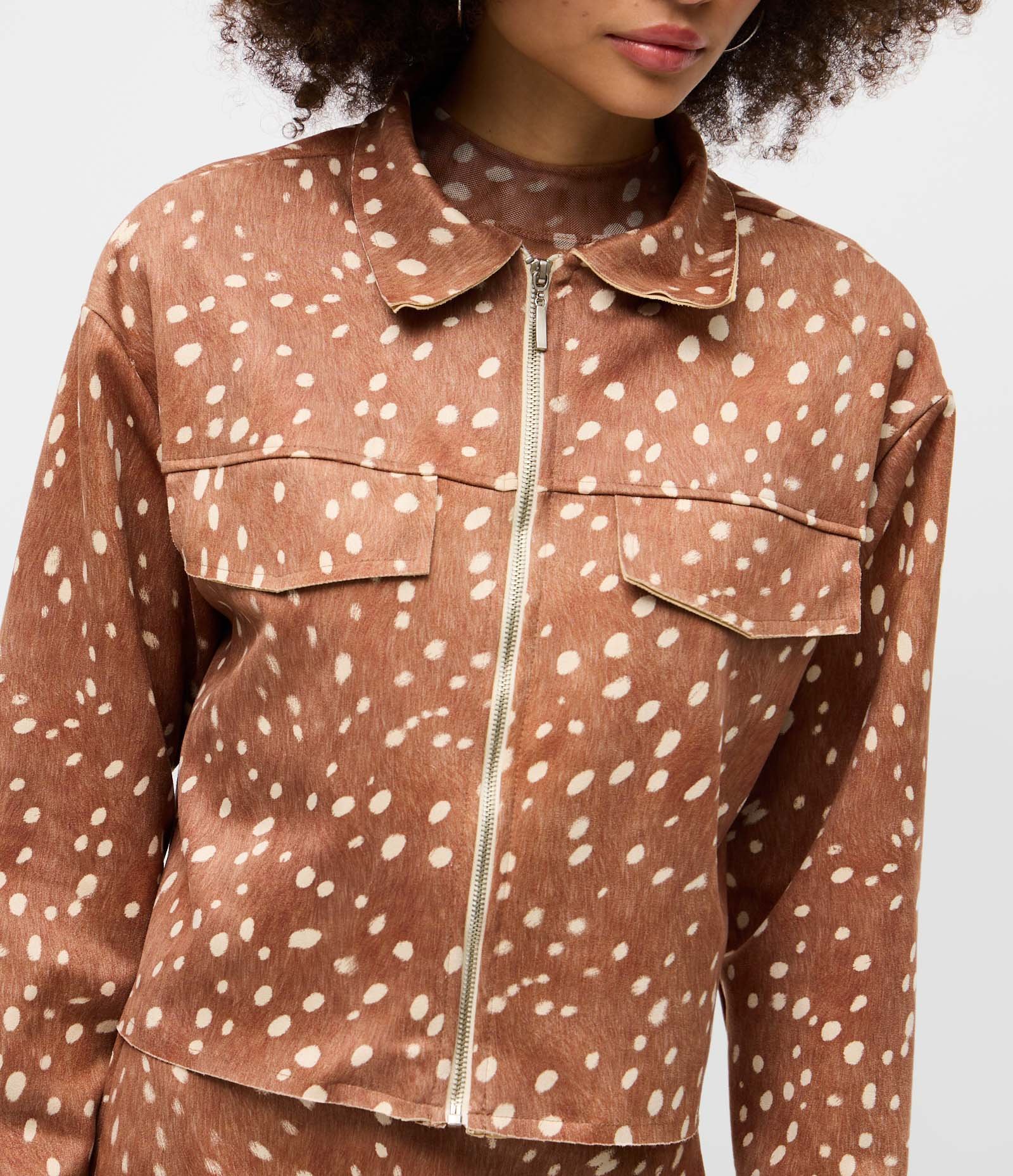 Jaqueta Suede Animal Print Bambi com Zíper Marrom 3