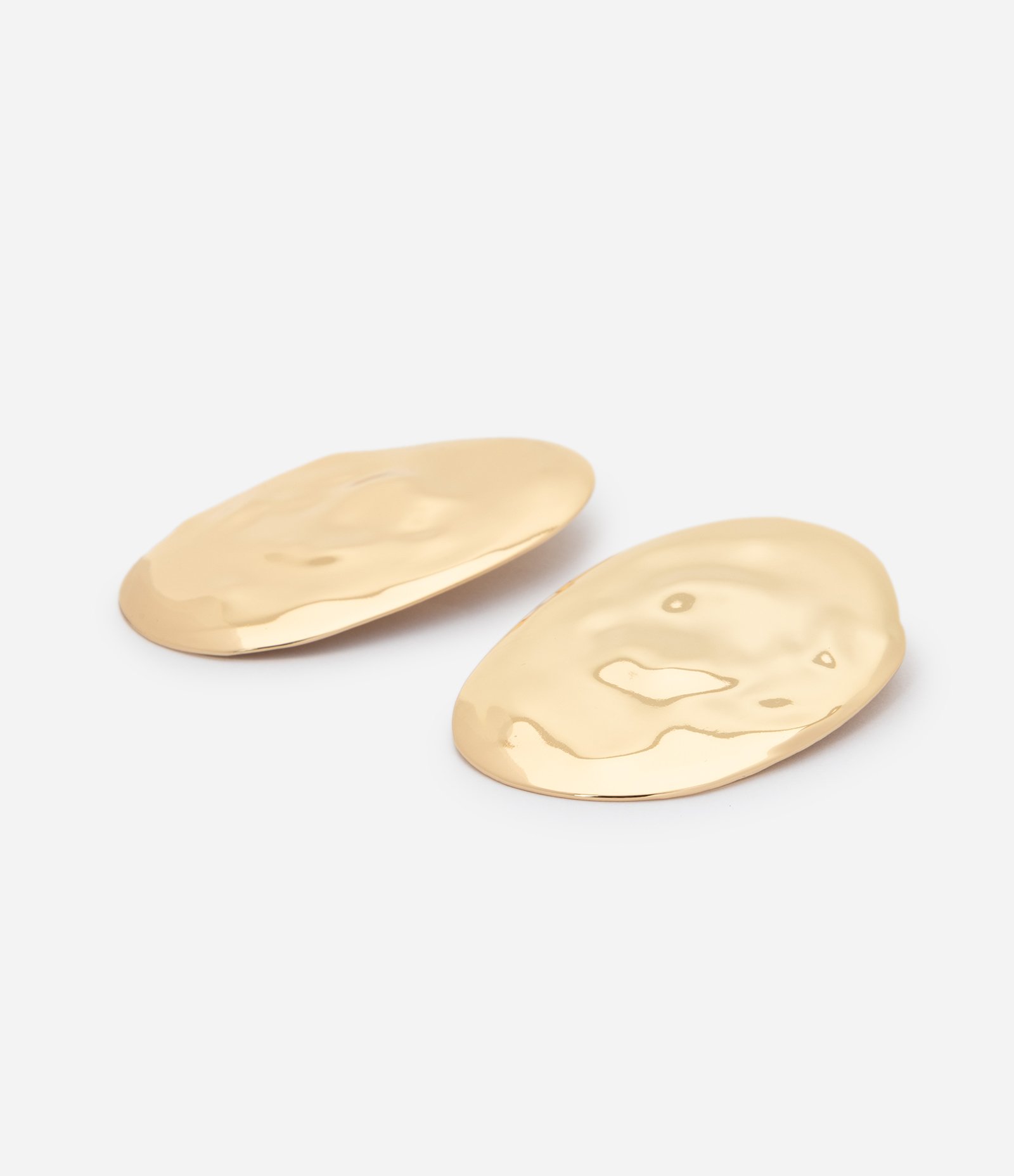Maxi Brinco Oval em Metal com Efeito Martelado Dourado 3