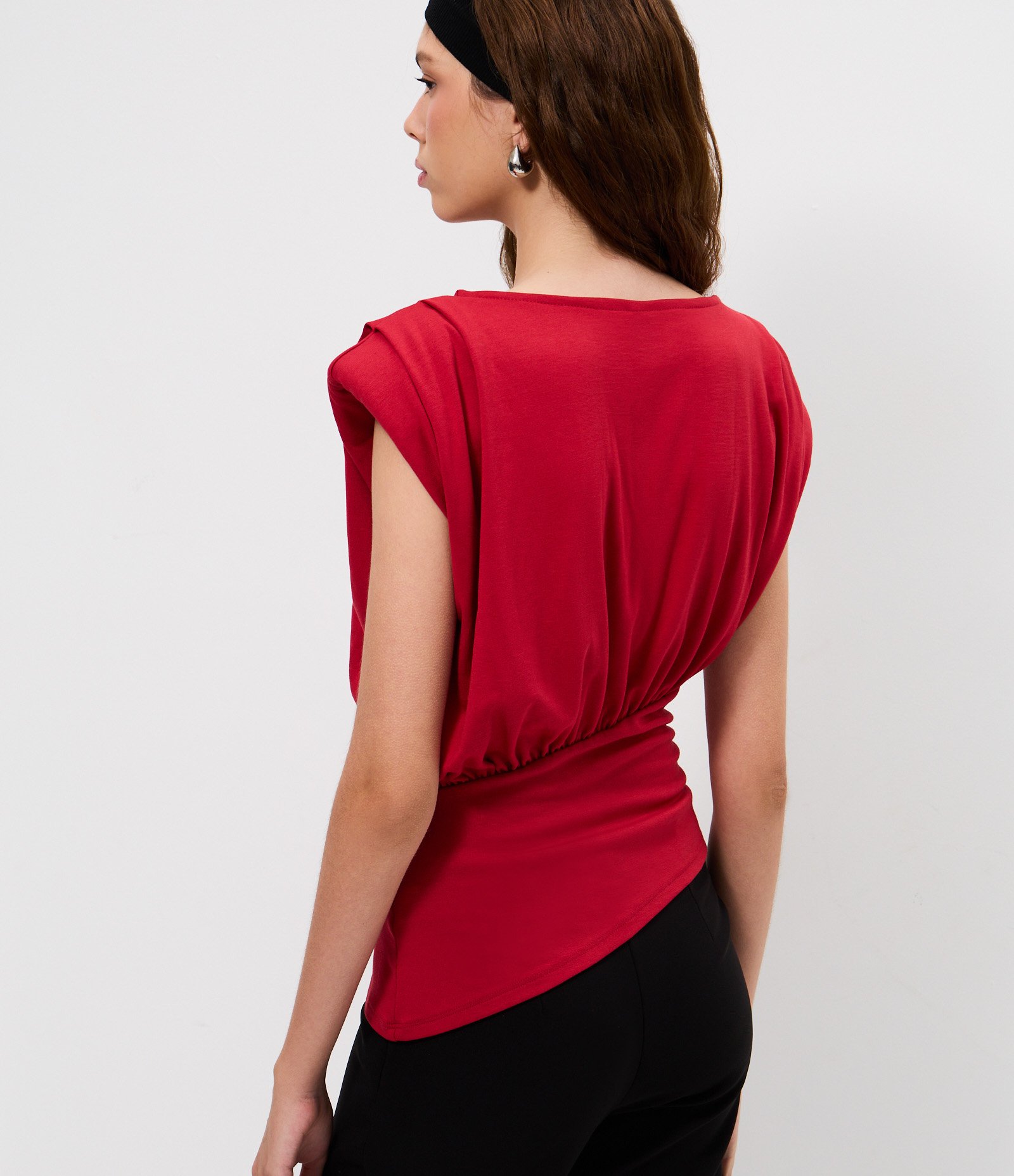 Blusa em Ponto Roma com Ombreira e Pala Vermelho 4