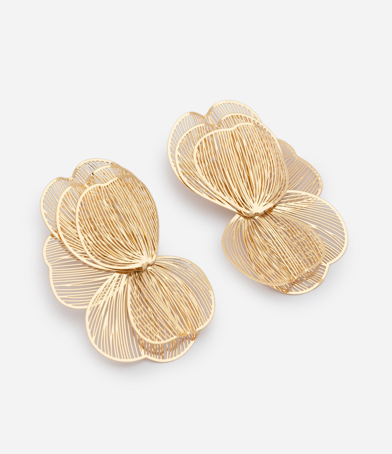 Brinco Meia Flor de Pétalas Aramadas em Metal Dourado 1