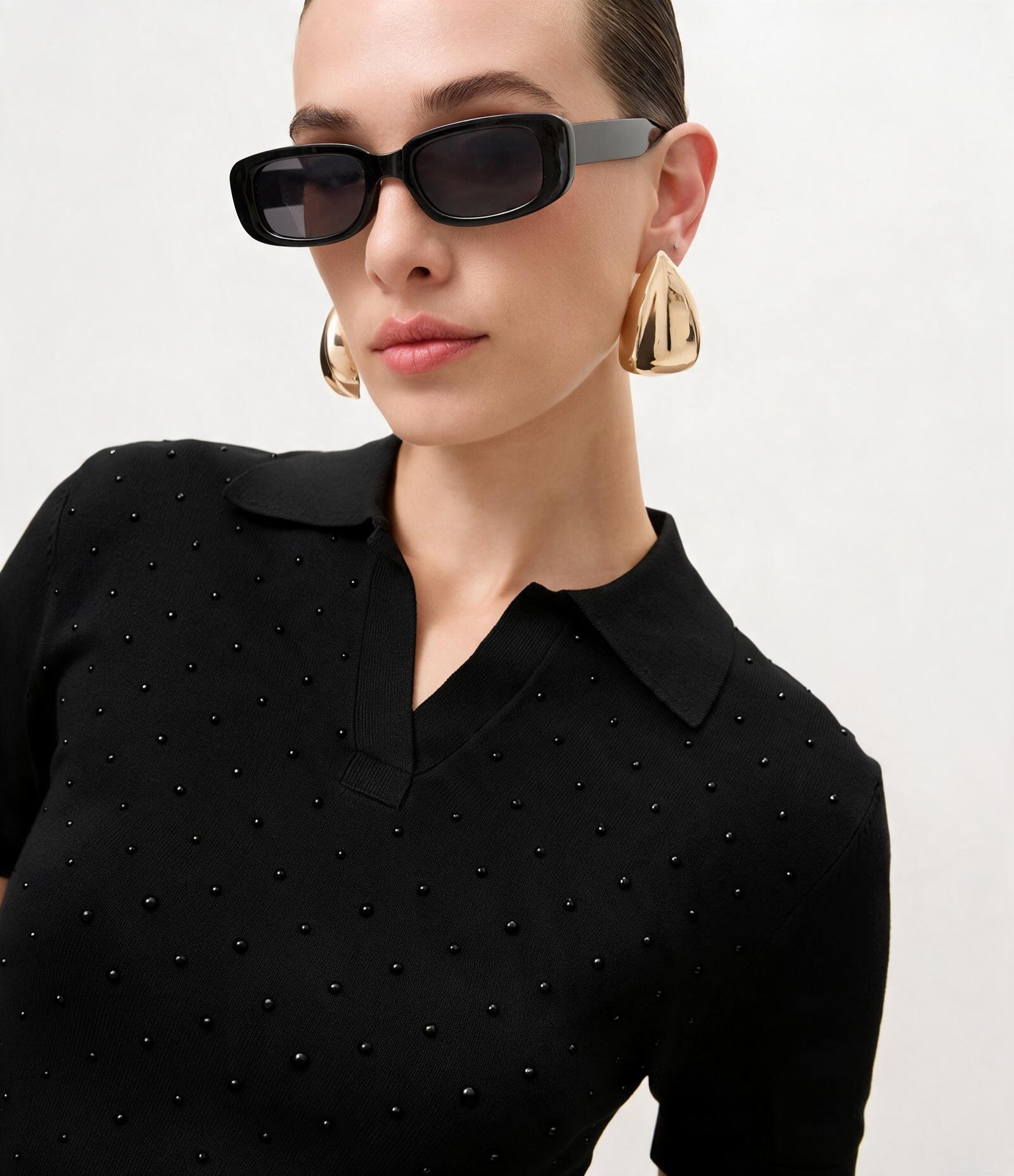 Blusa Polo em Tricô com Aplicação de Brilhos Preto 2
