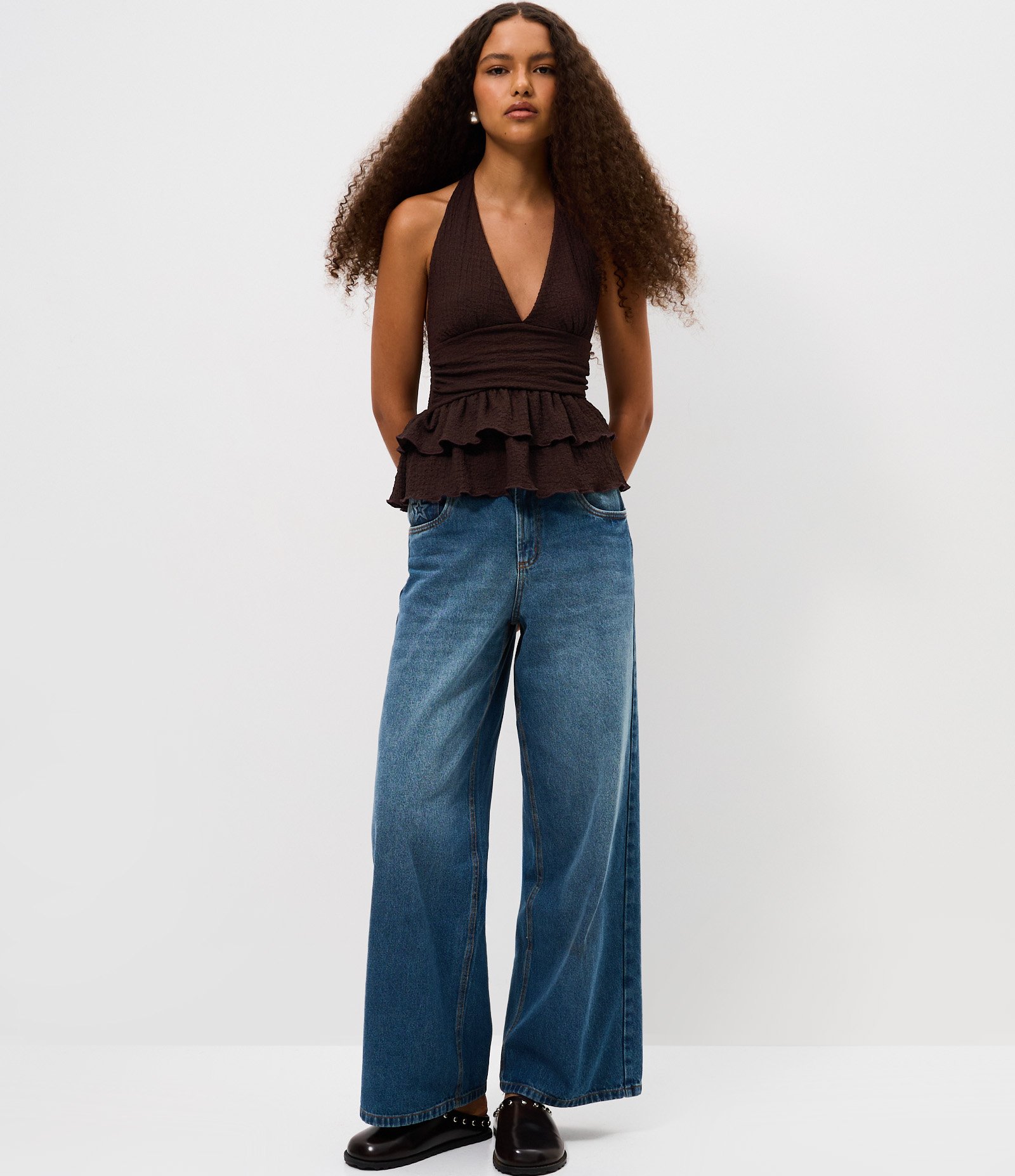 Blusa Frente Única Texturizada com Babados Marrom 2