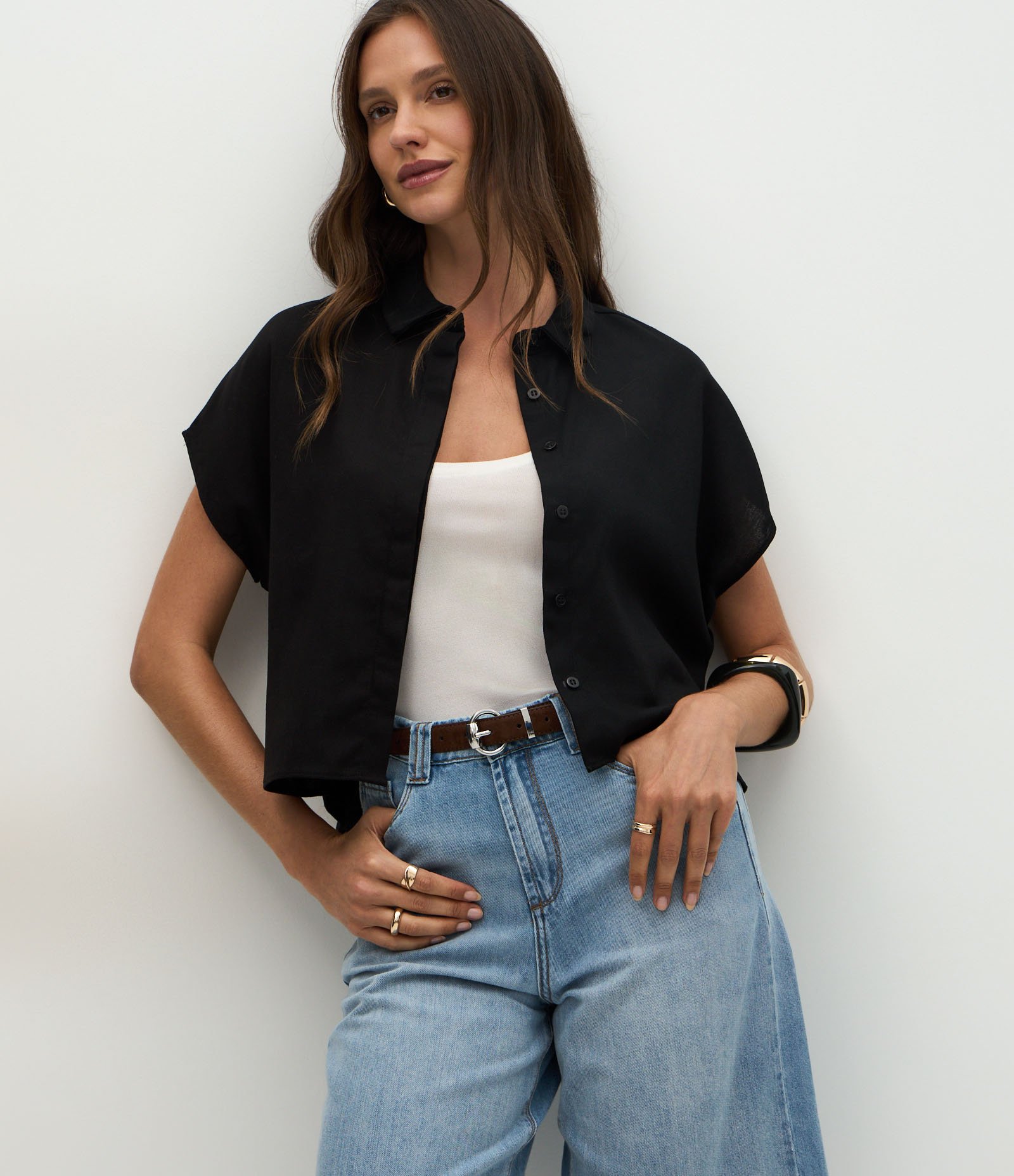 Blusa em Viscolinho com Colarinho na Gola e Sem Cava Preto 1