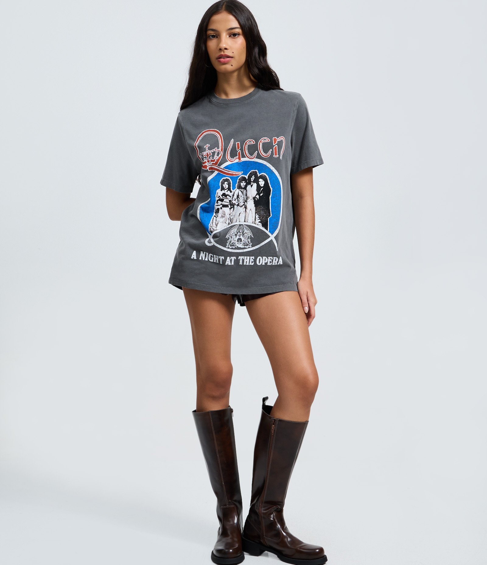 Camiseta Estonada com Estampa Queen Preto 2