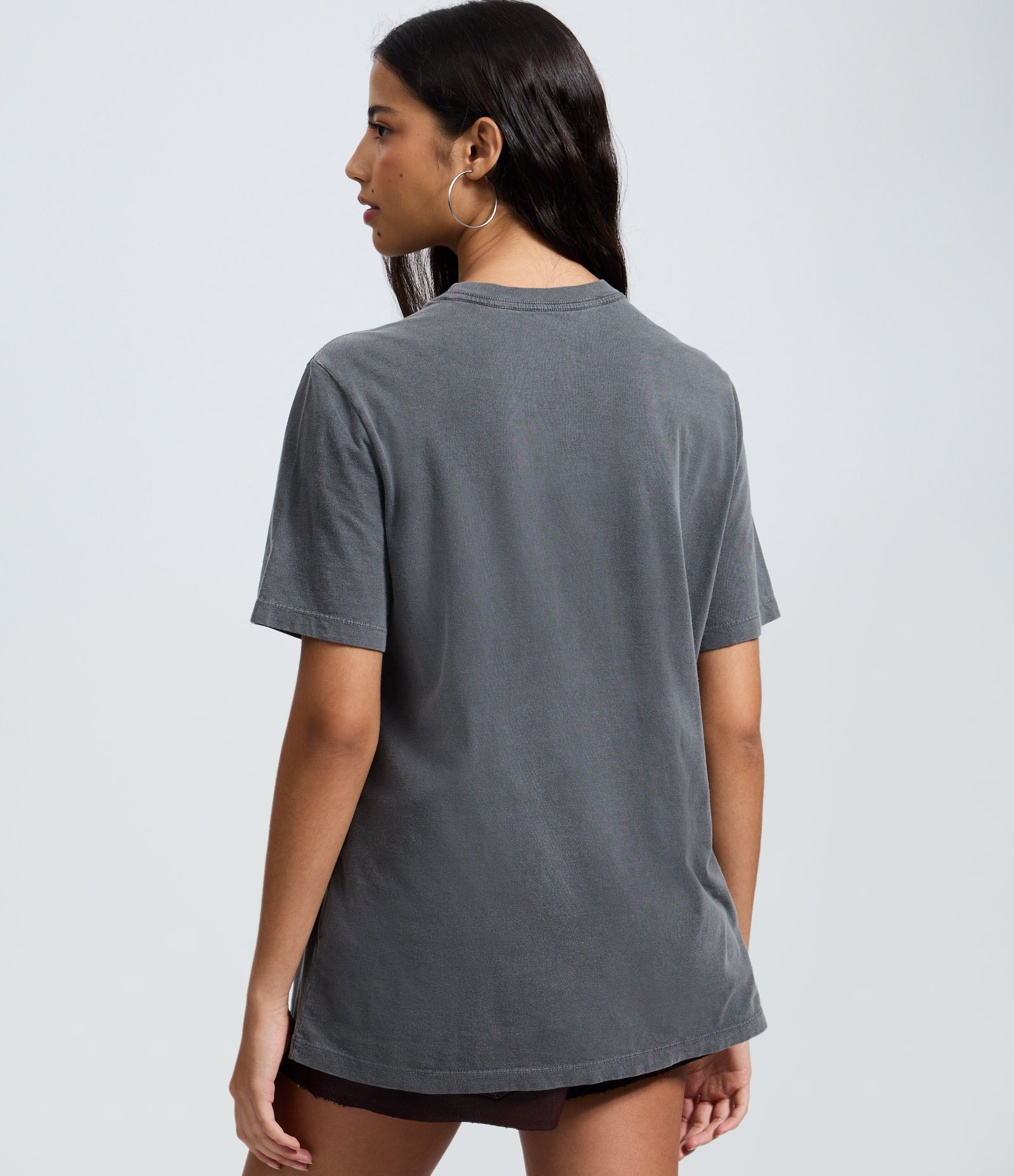 Camiseta Estonada com Estampa Queen Preto 4