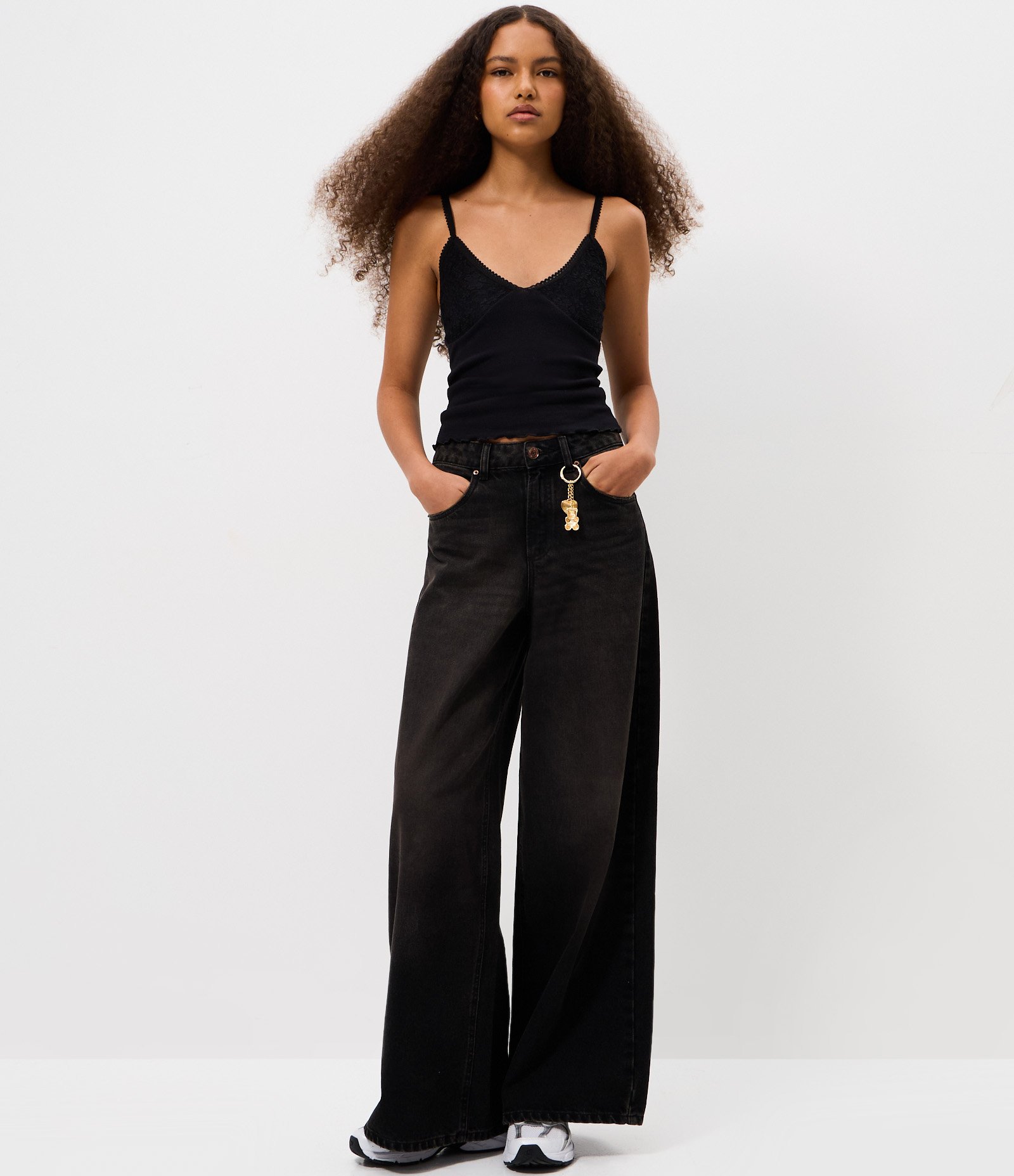 Blusa de Alcinha Texturizada com Busto em Renda Preto 2