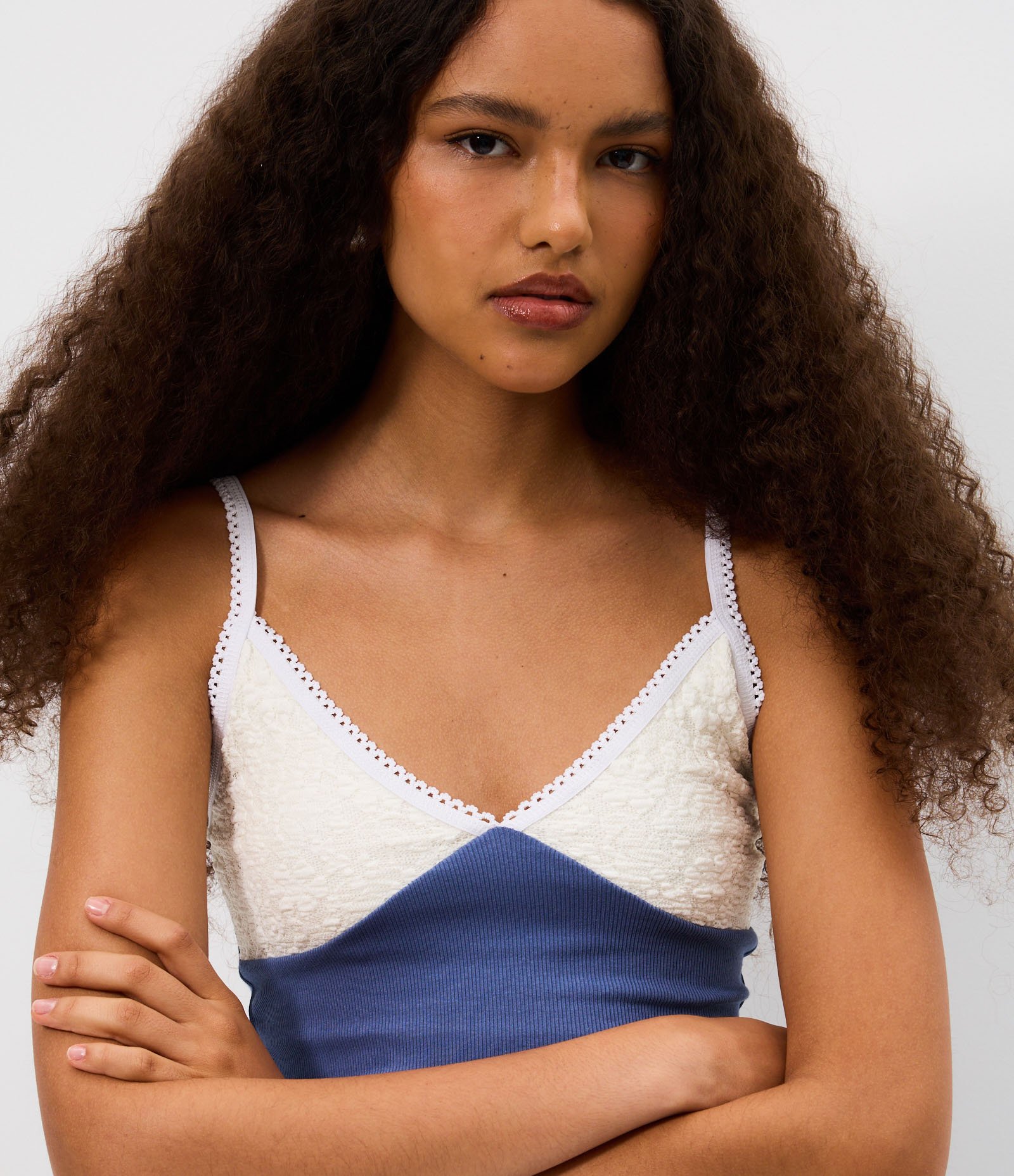 Blusa de Alcinha Texturizada com Busto em Renda Azul 1