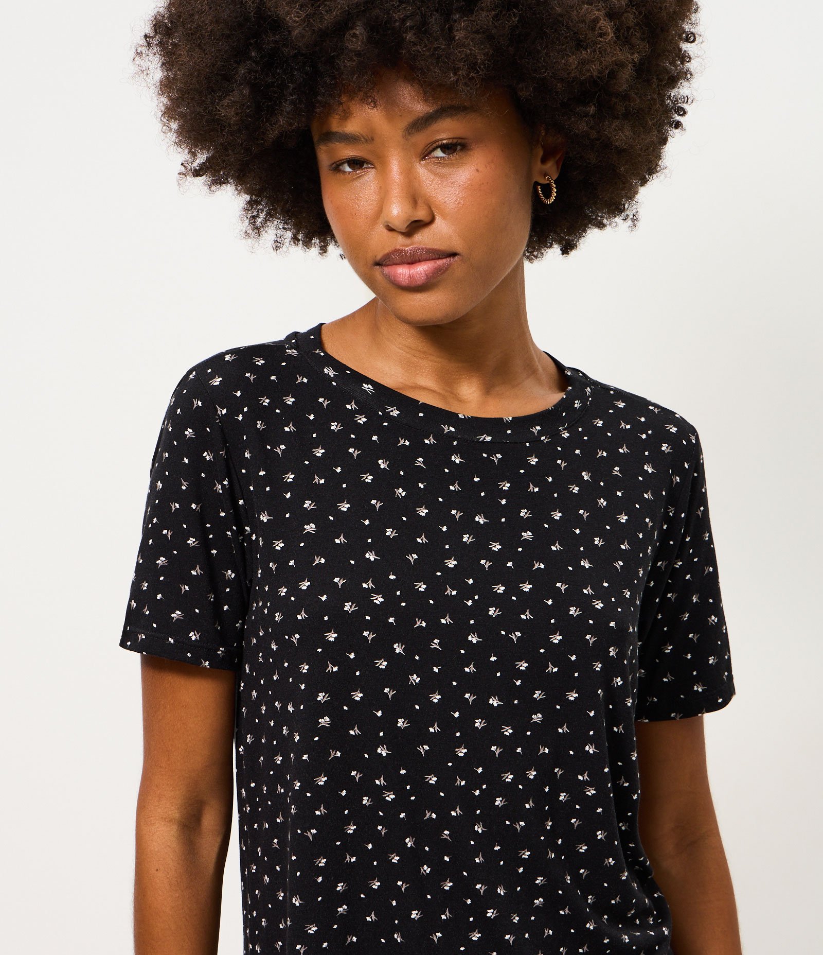 Pijama Curto em Viscolycra com Estampa Floral Preto 2
