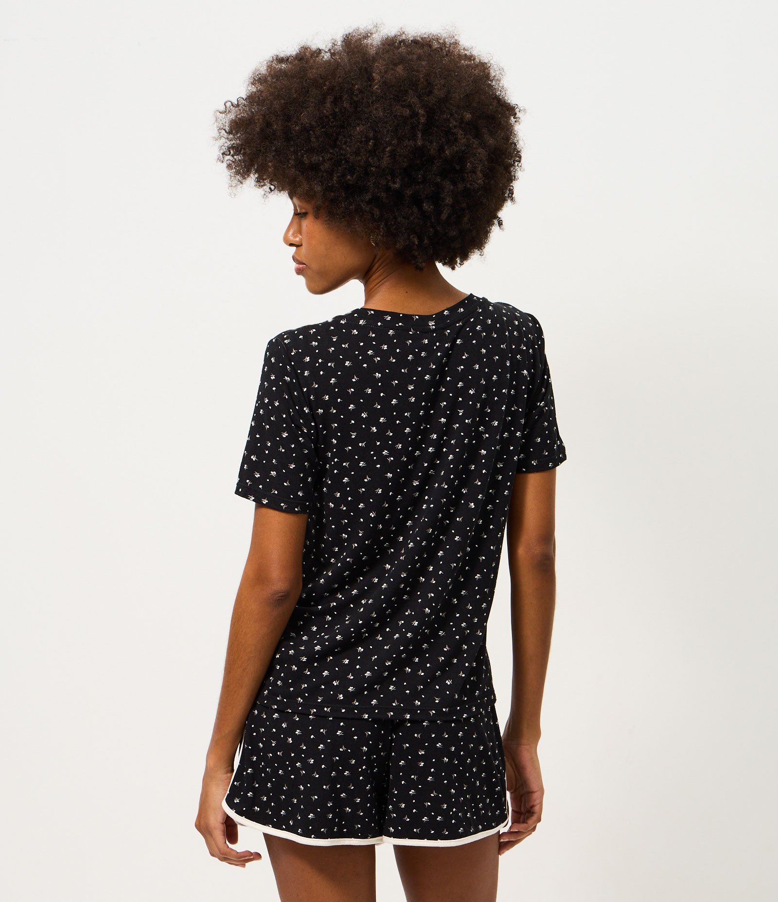 Pijama Curto em Viscolycra com Estampa Floral Preto 4