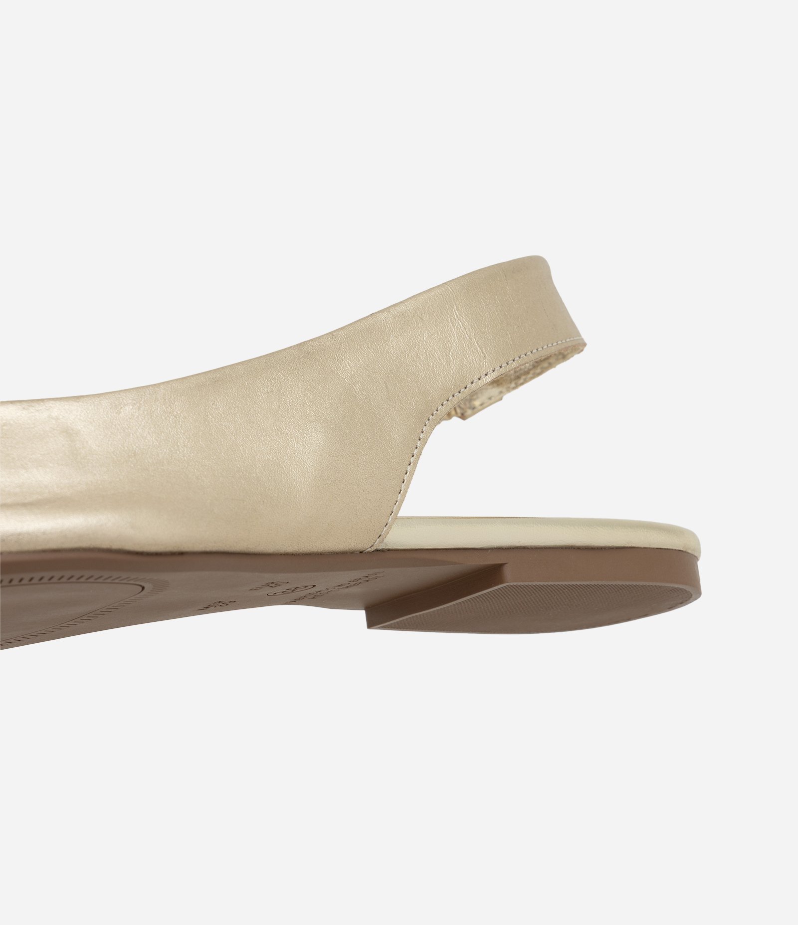 Sapatilha Slingback de Bico Fino em Couro Dourado 3