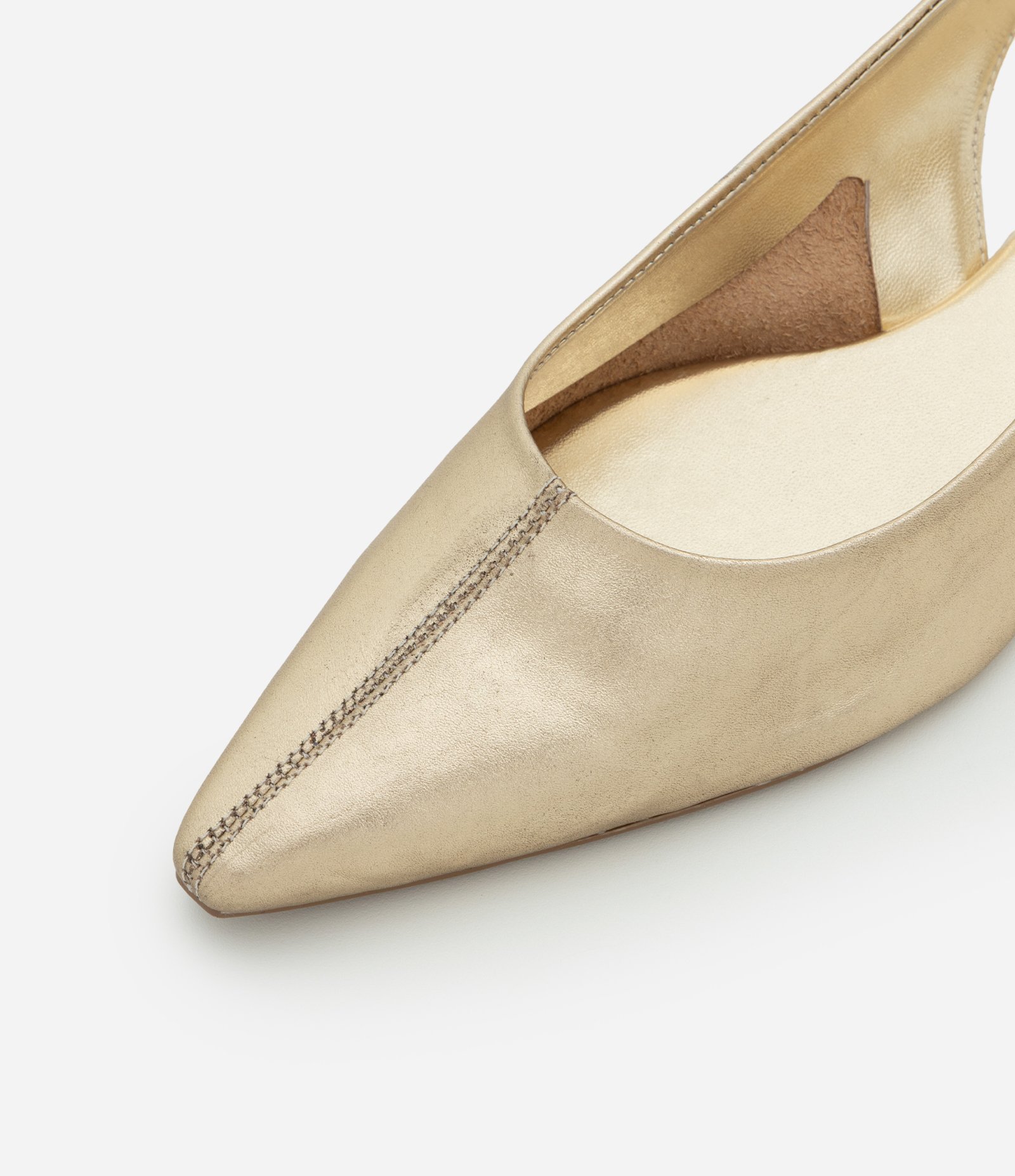 Sapatilha Slingback de Bico Fino em Couro Dourado 5