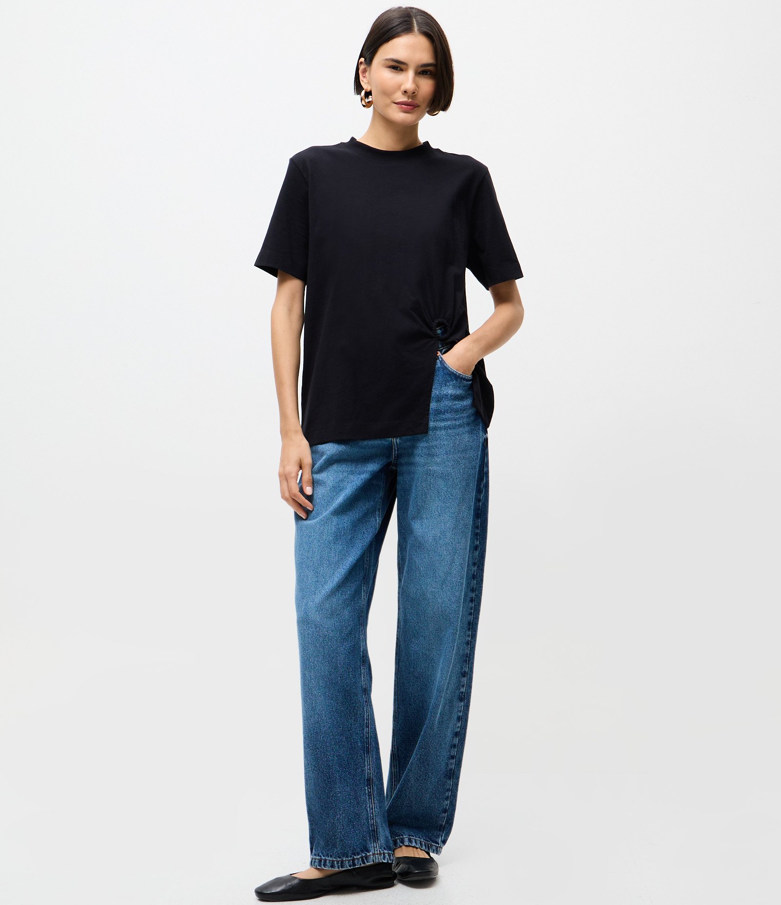 Camiseta em Algodão com Aviamento e Fenda na Lateral Preto 2