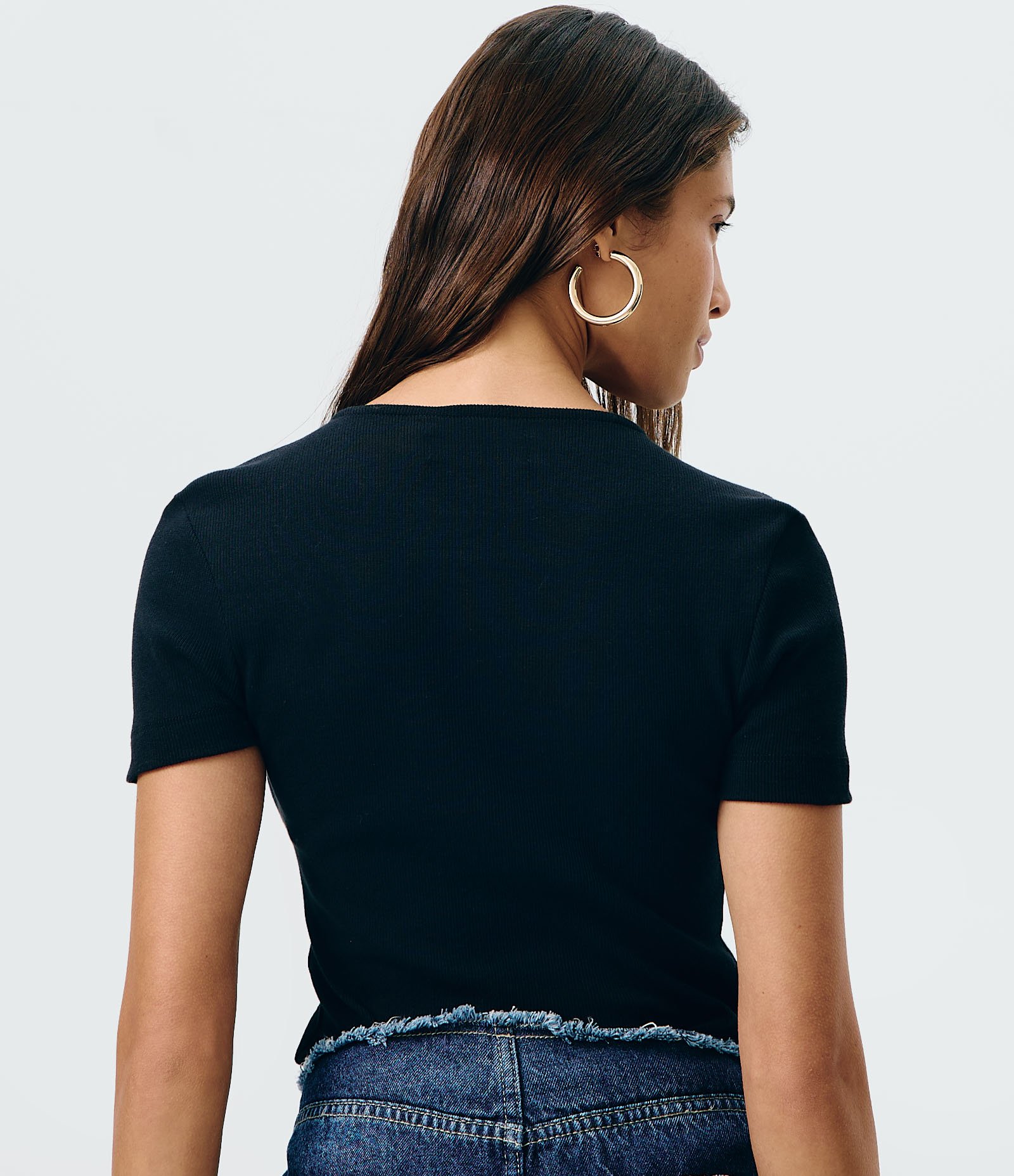 Blusa em Ribana com Detalhe de Lacinhos Preto 4