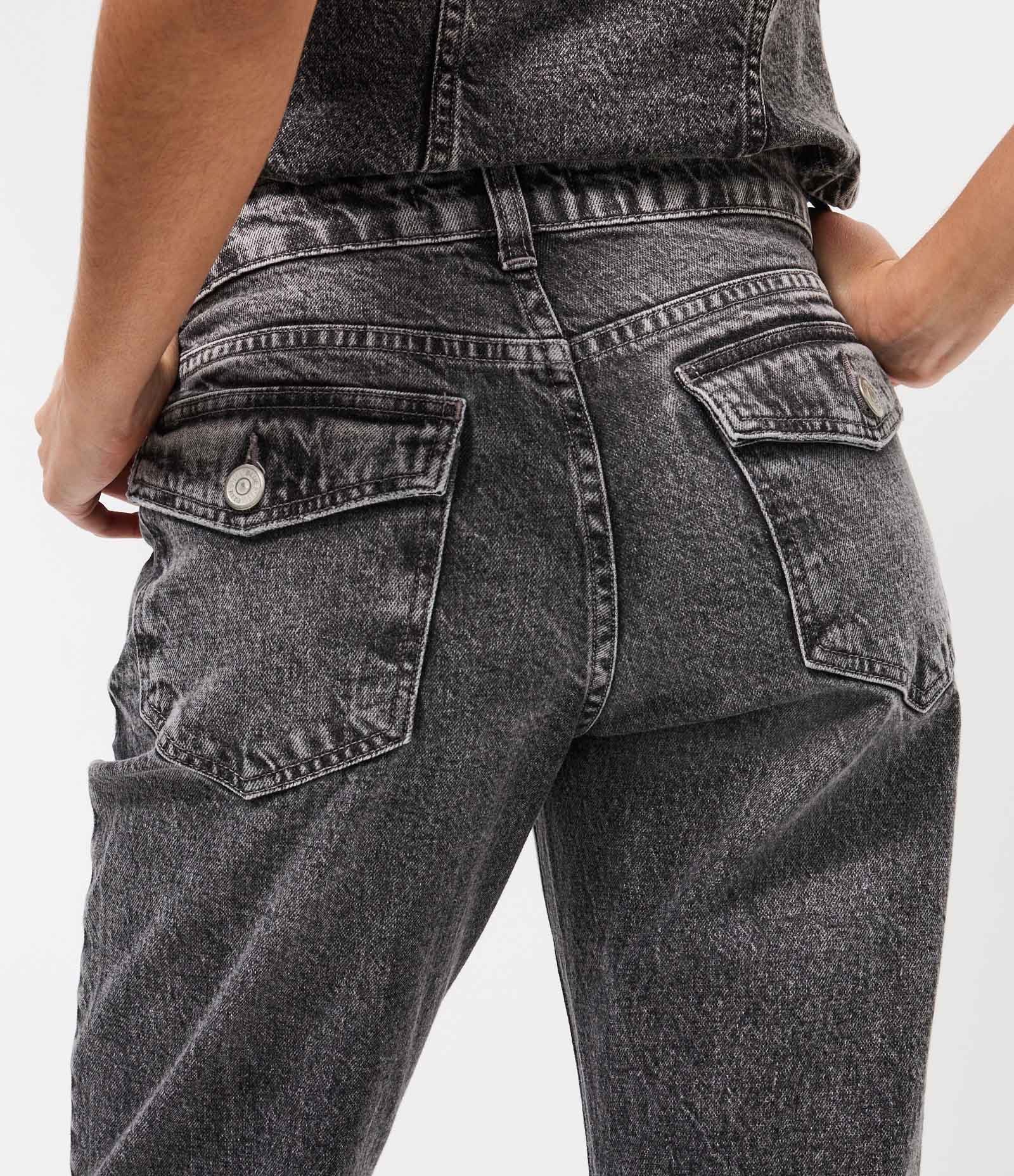 Calça Flare em Jeans com Cintura Média Cinza 5