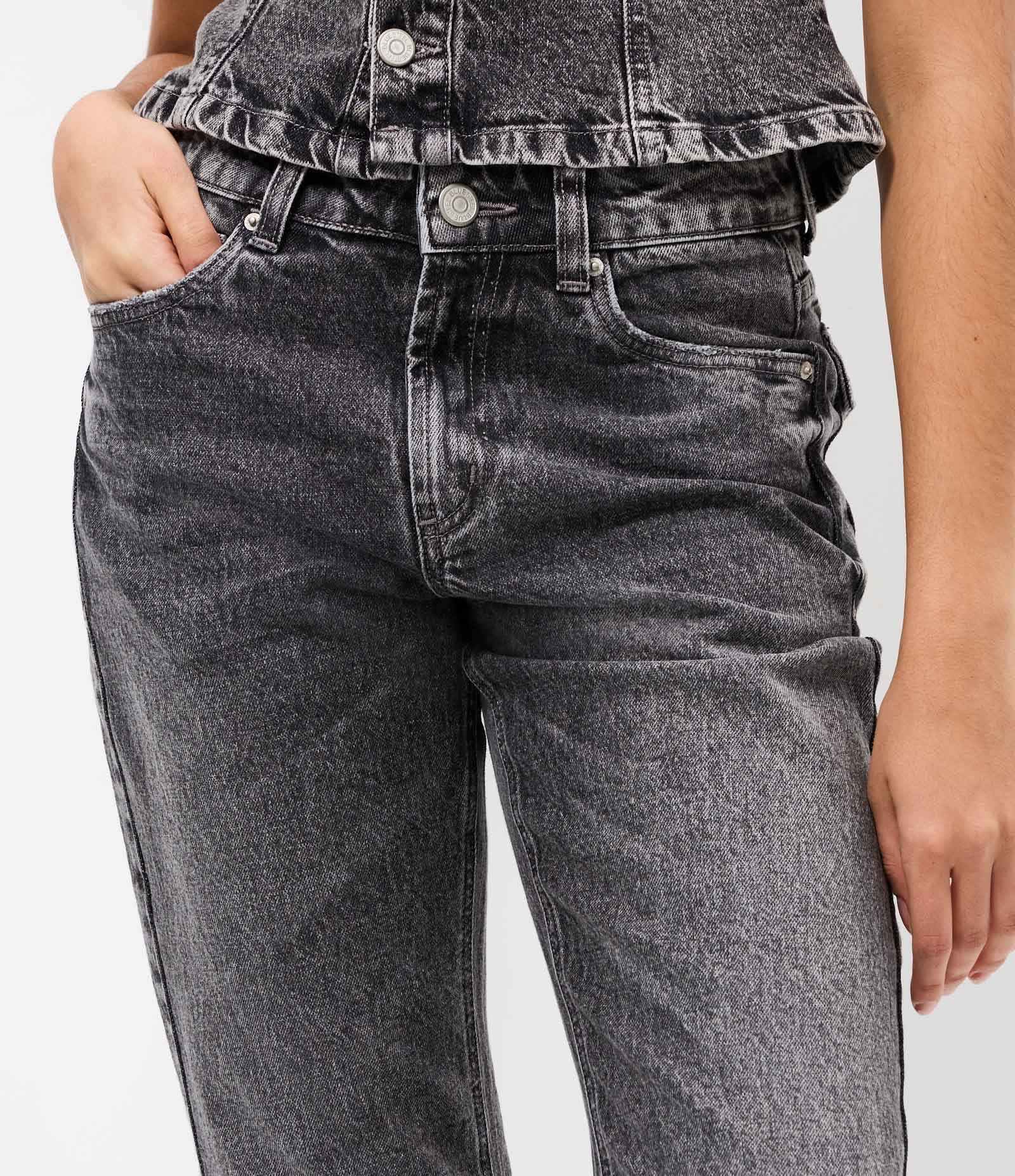 Blusa Acinturada em Jeans Estonado com Recortes Preto 3