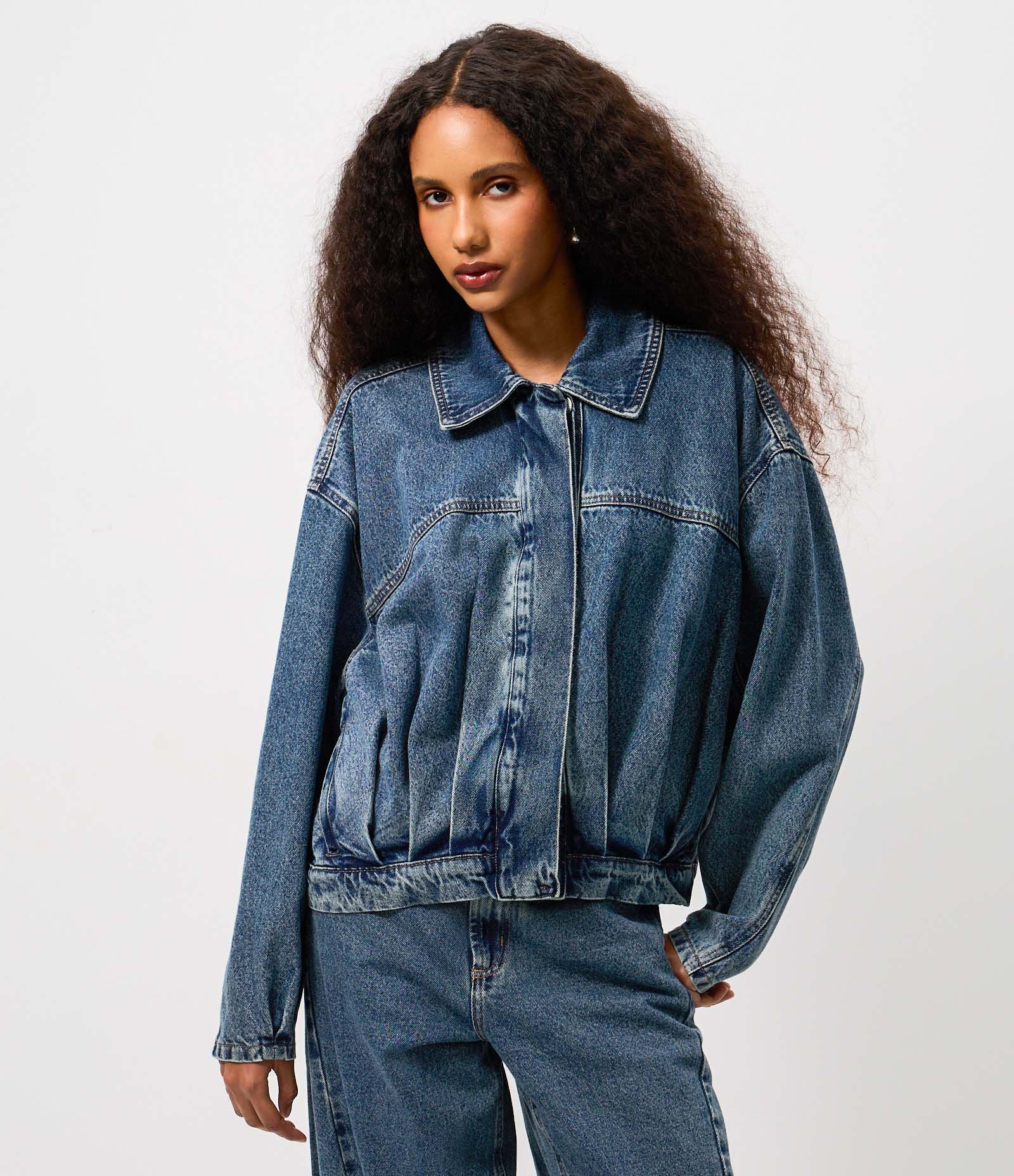 Jaqueta Jeans com Pregas Frontais e Posteriores Azul 1