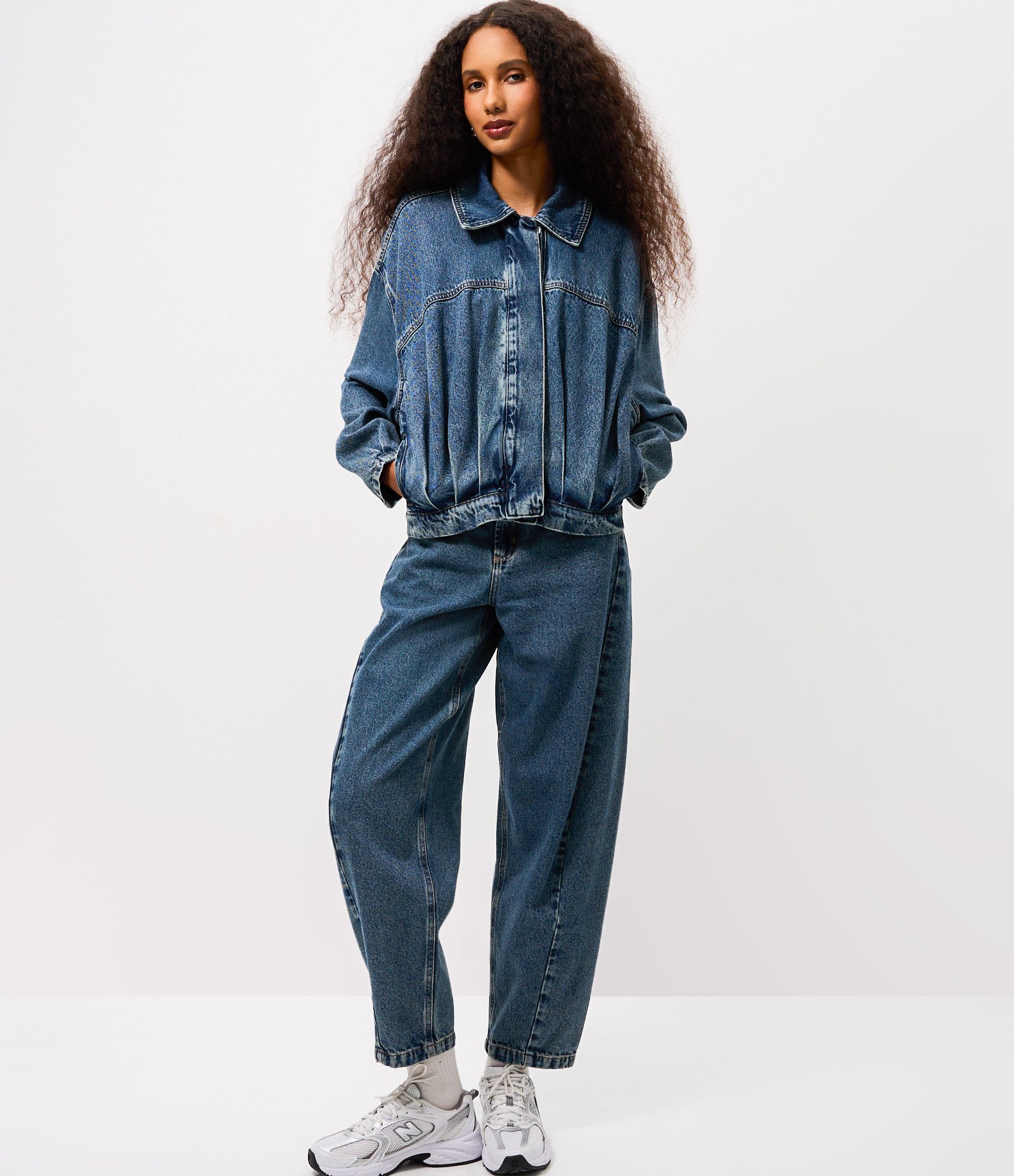 Jaqueta Jeans com Pregas Frontais e Posteriores Azul 2