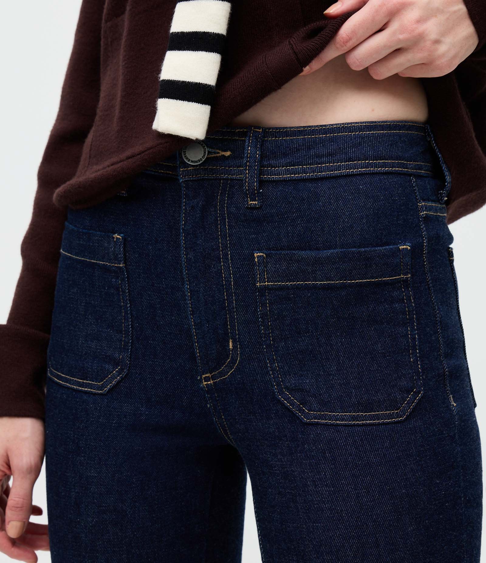 Calça Capri em Jeans Cintura Media com Bolsos Azul Escuro 5