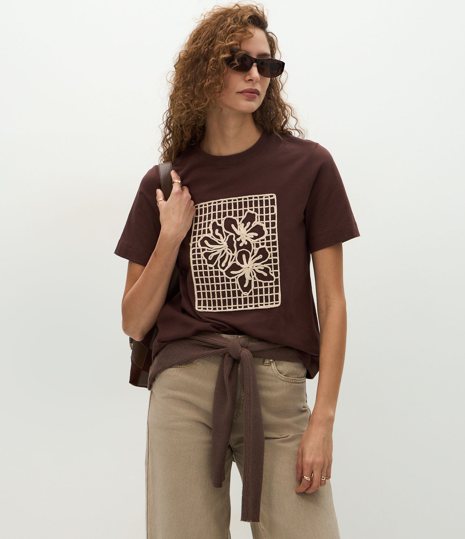 Blusa em Algodão com Bordado Floral Marrom 1