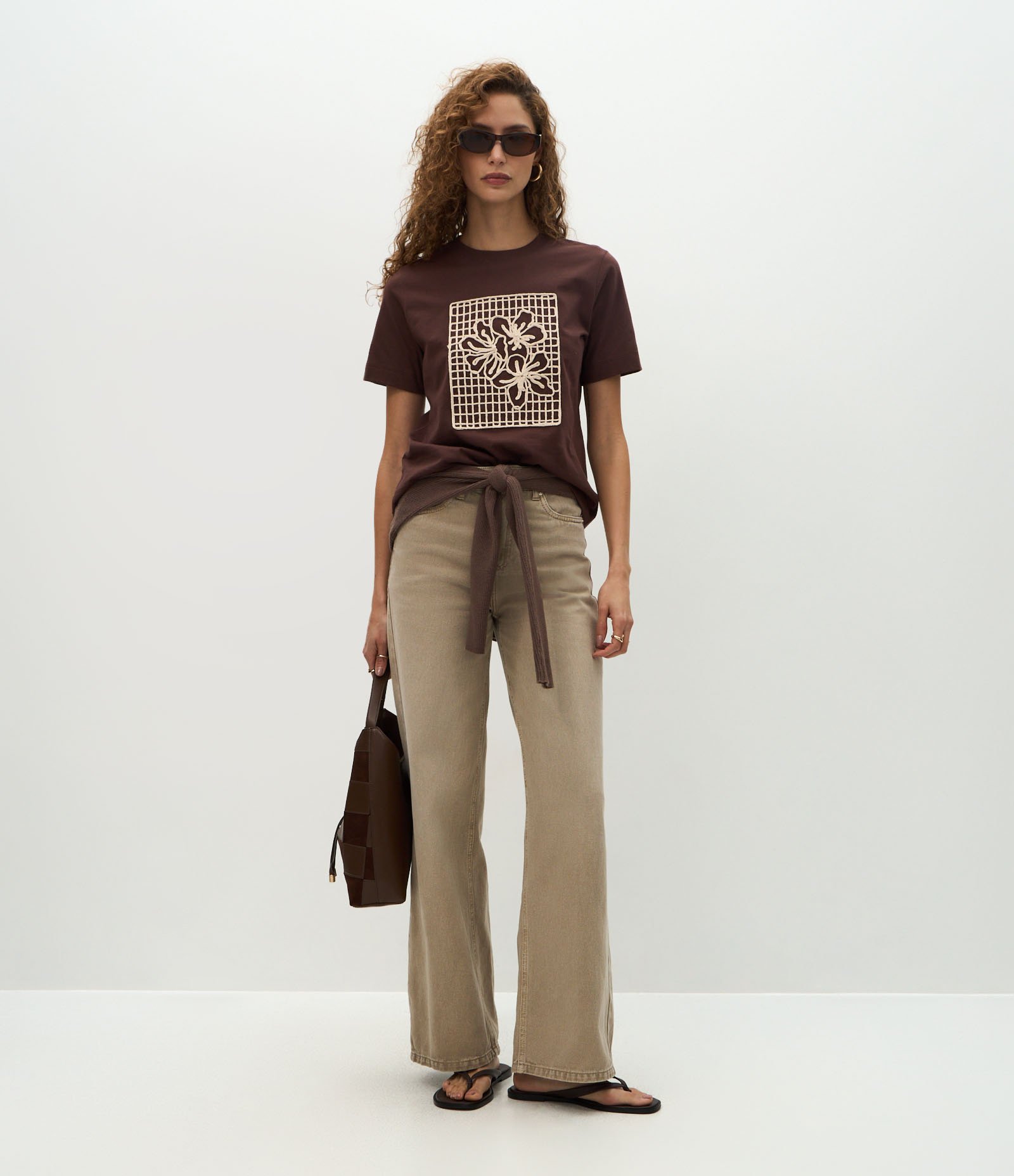 Blusa em Algodão com Bordado Floral Marrom 2