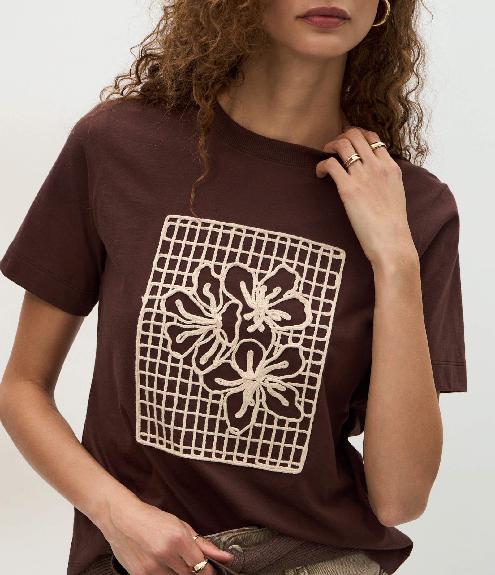 Blusa em Algodão com Bordado Floral Marrom 4