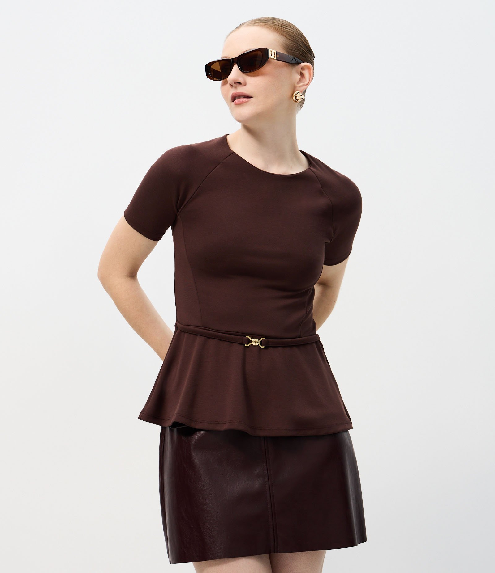 Blusa com Barra Peplum e Cintinho Marrom 1