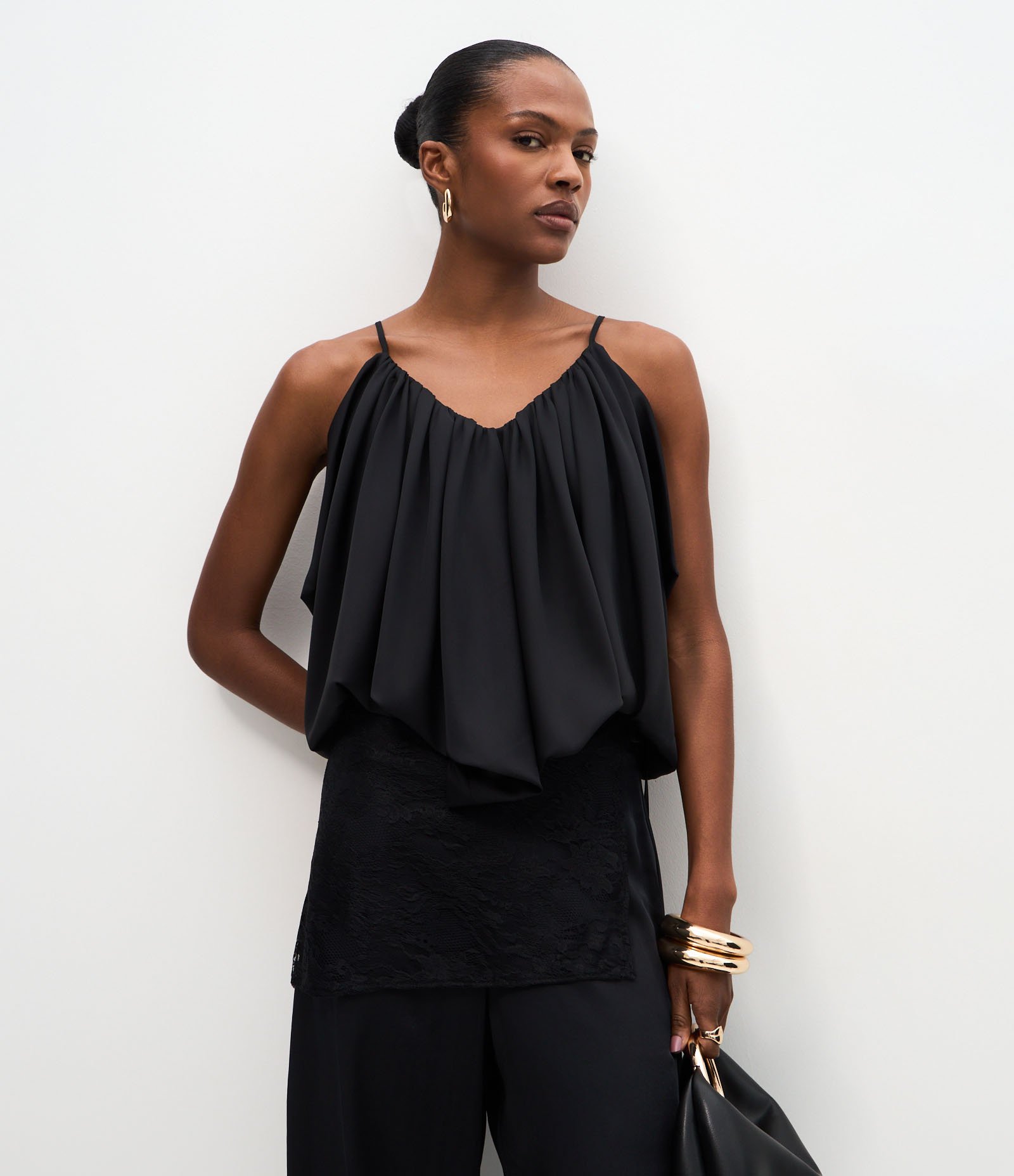 Blusa Balonê em Crepe com Alças Finas Preto 1