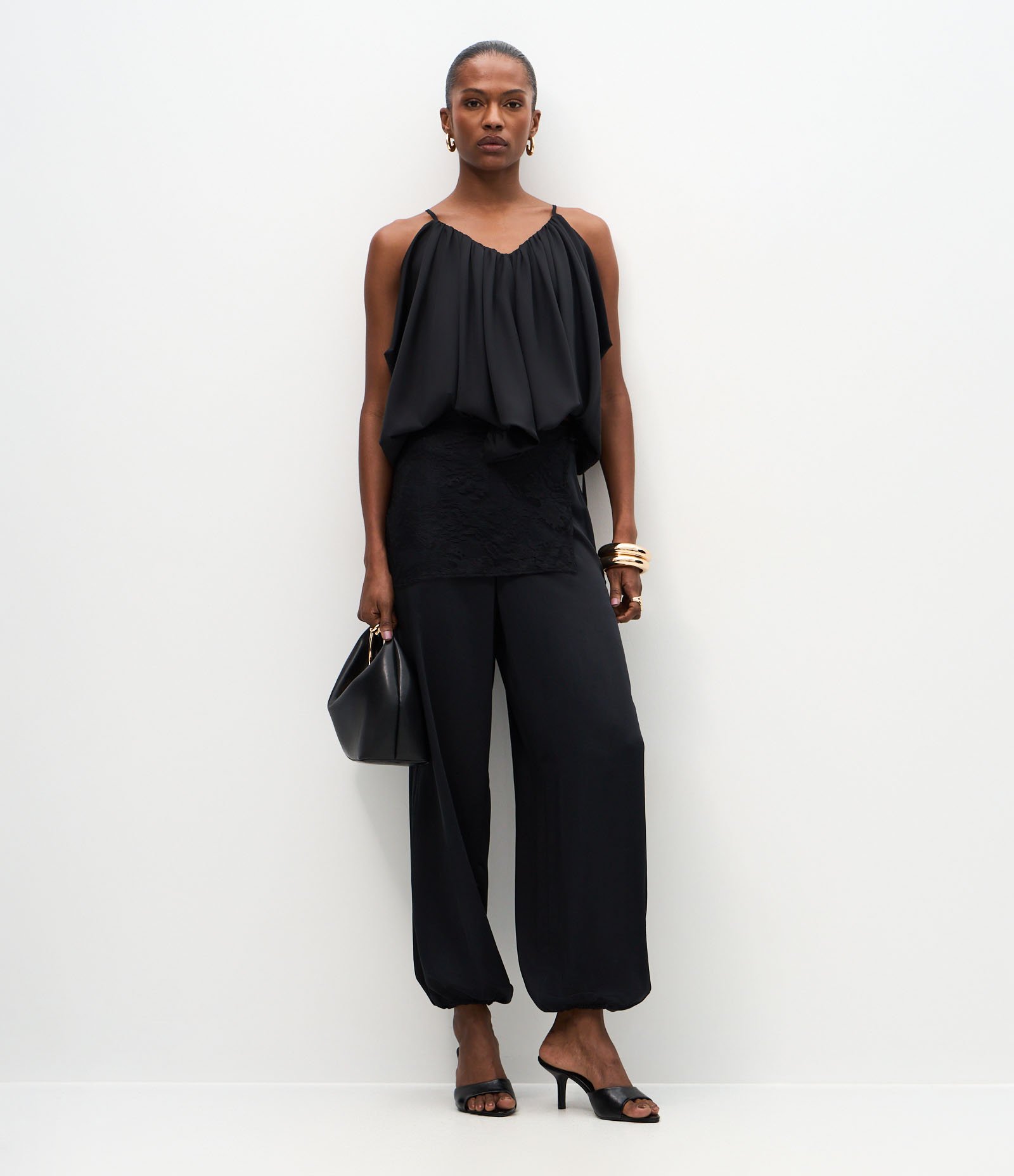 Blusa Balonê em Crepe com Alças Finas Preto 2