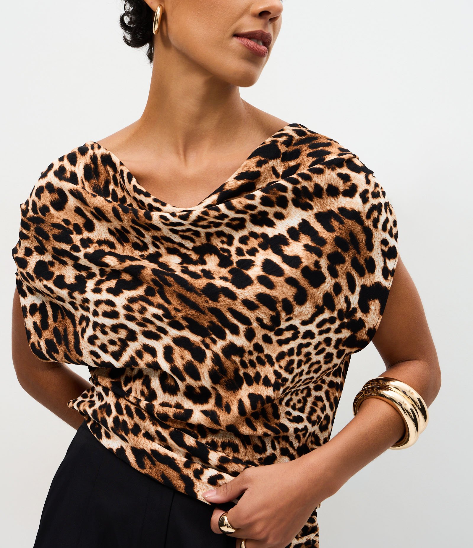 Blusa Ombro a Ombro com Estampa Animal Print Marrom 4