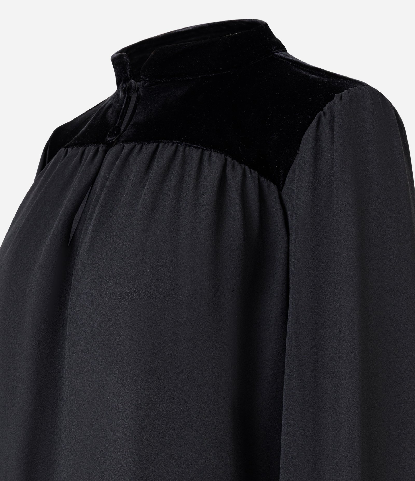 Blusa com Recorte Superior em Veludo Preto 6