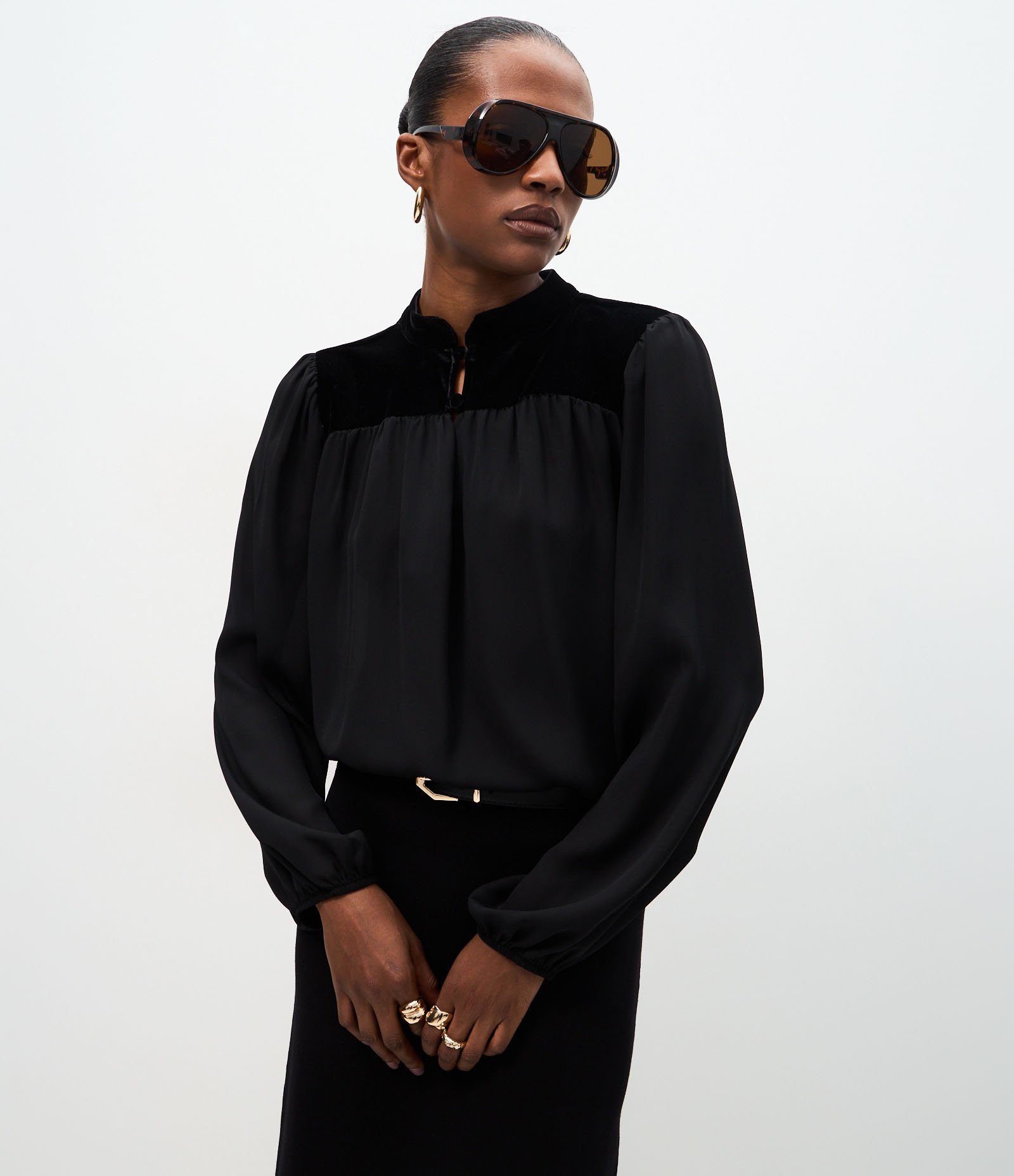 Blusa com Recorte Superior em Veludo Preto 1