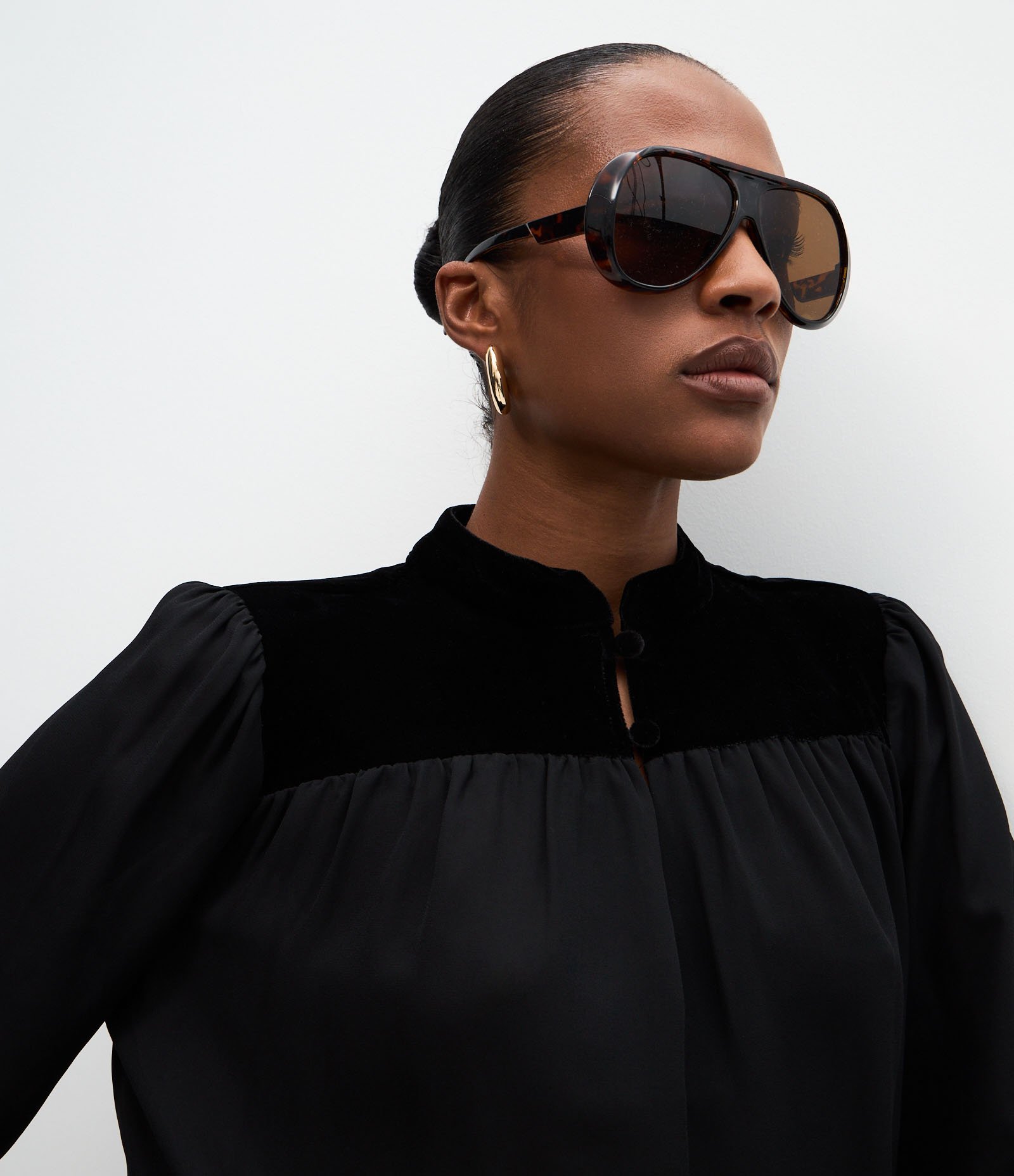 Blusa com Recorte Superior em Veludo Preto 3
