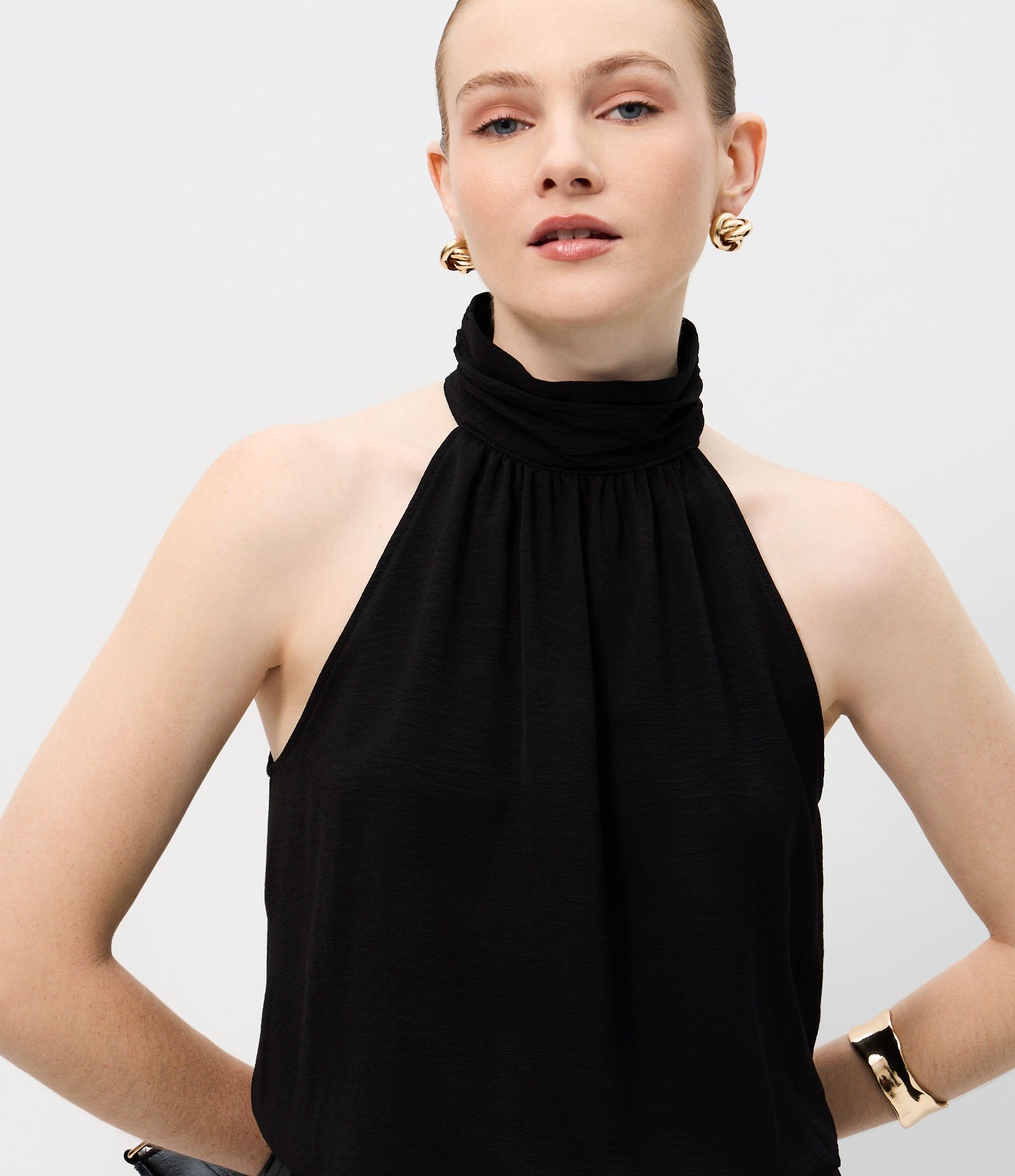 Vestido Curto com Gola Halter Neck Preto 3