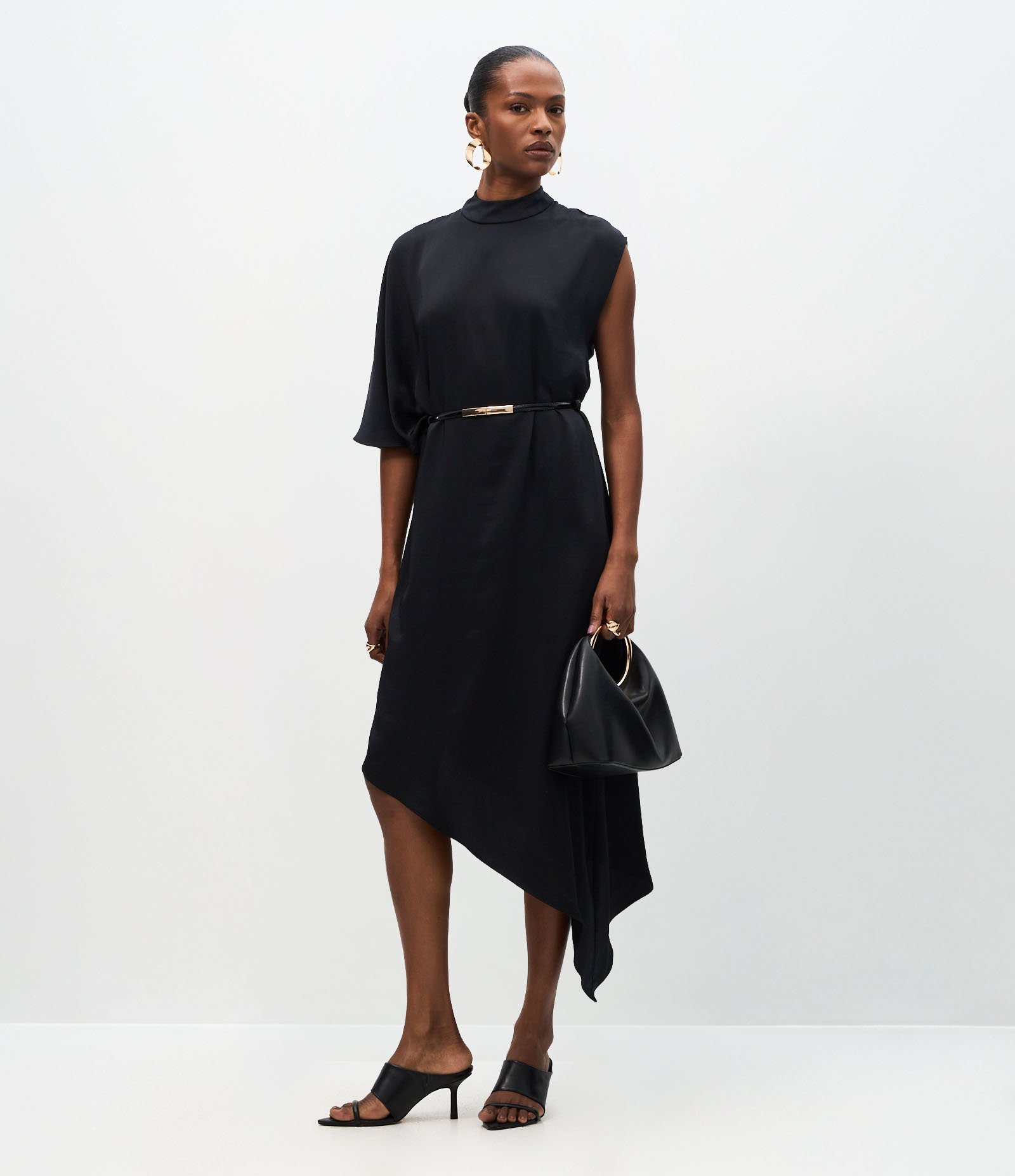 Vestido Assimétrico em Crepe com Gola Alta Preto 1