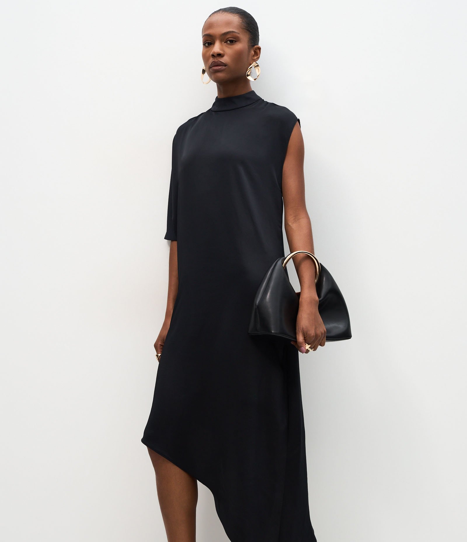 Vestido Assimétrico em Crepe com Gola Alta Preto 2