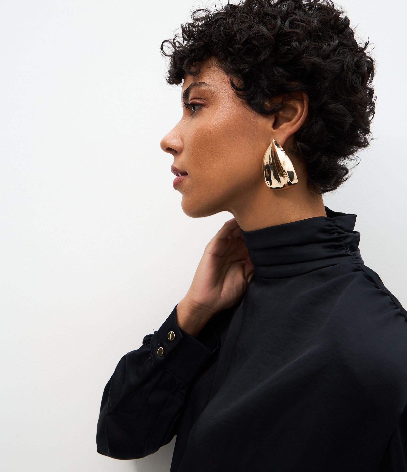 Vestido Longo Acetinado com Decote Degagê nas Costas Preto 3