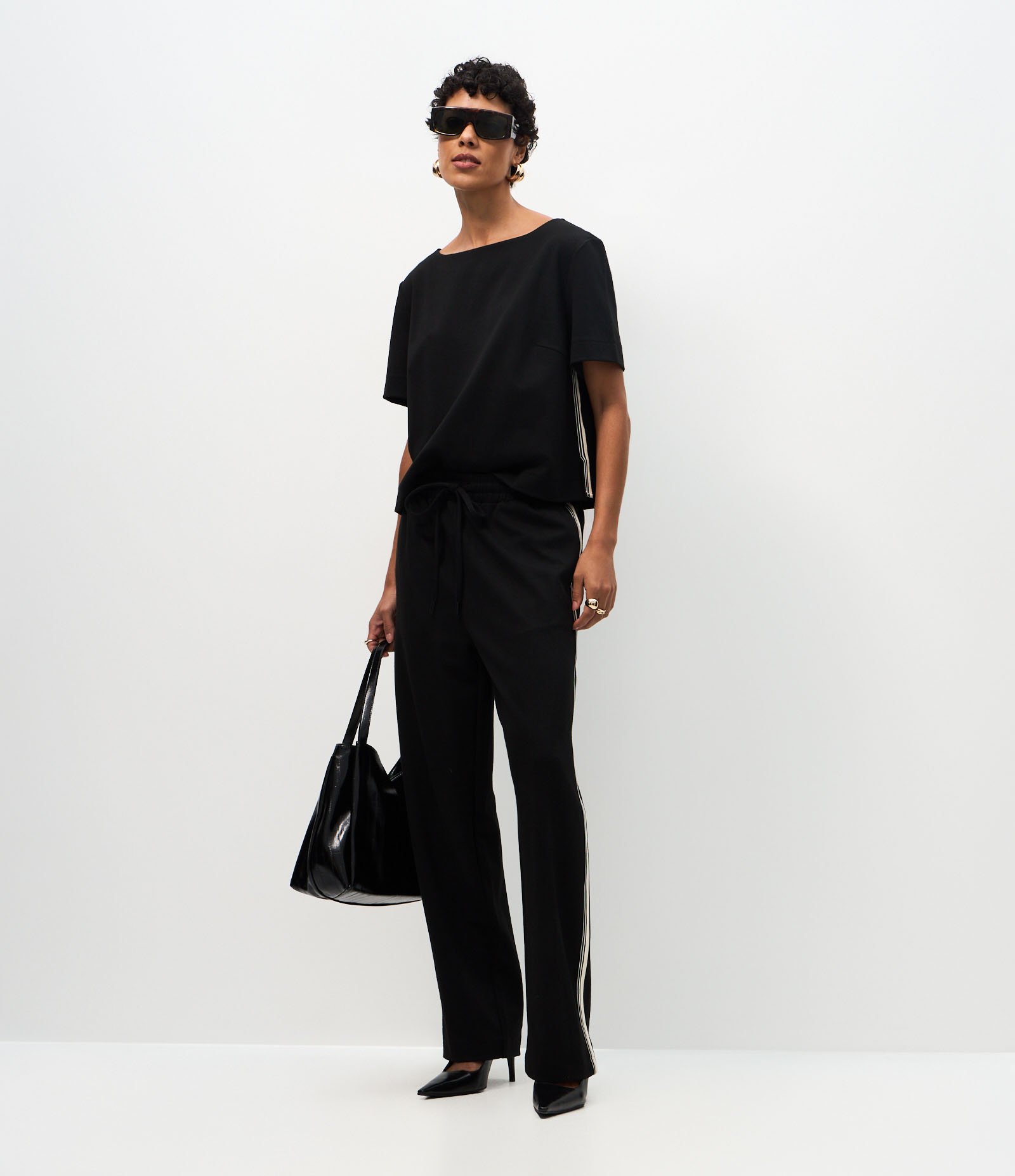 Blusa Box em Ponto Roma com Faixa Lateral Contrastante Preto 2