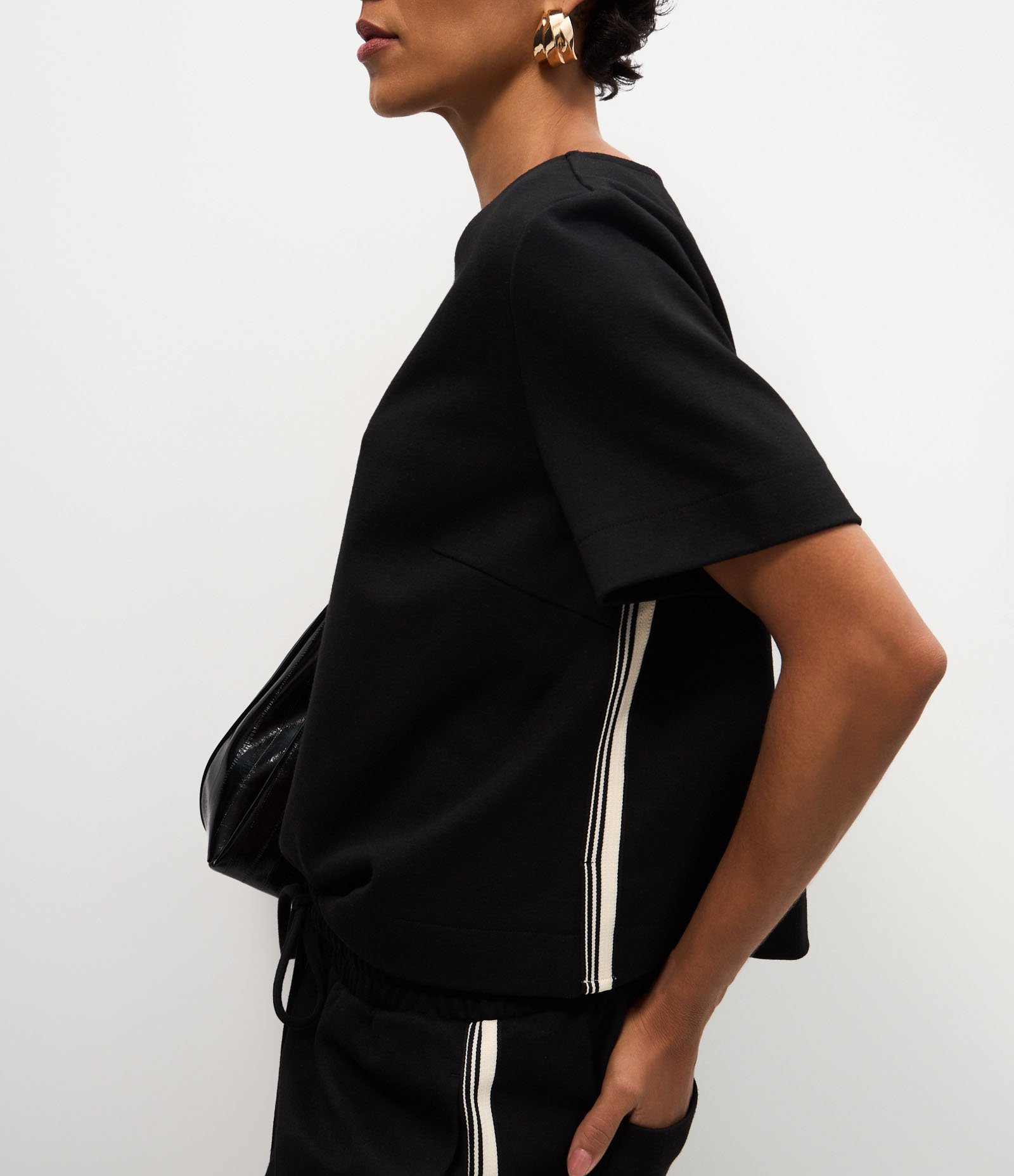 Blusa Box em Ponto Roma com Faixa Lateral Contrastante Preto 4