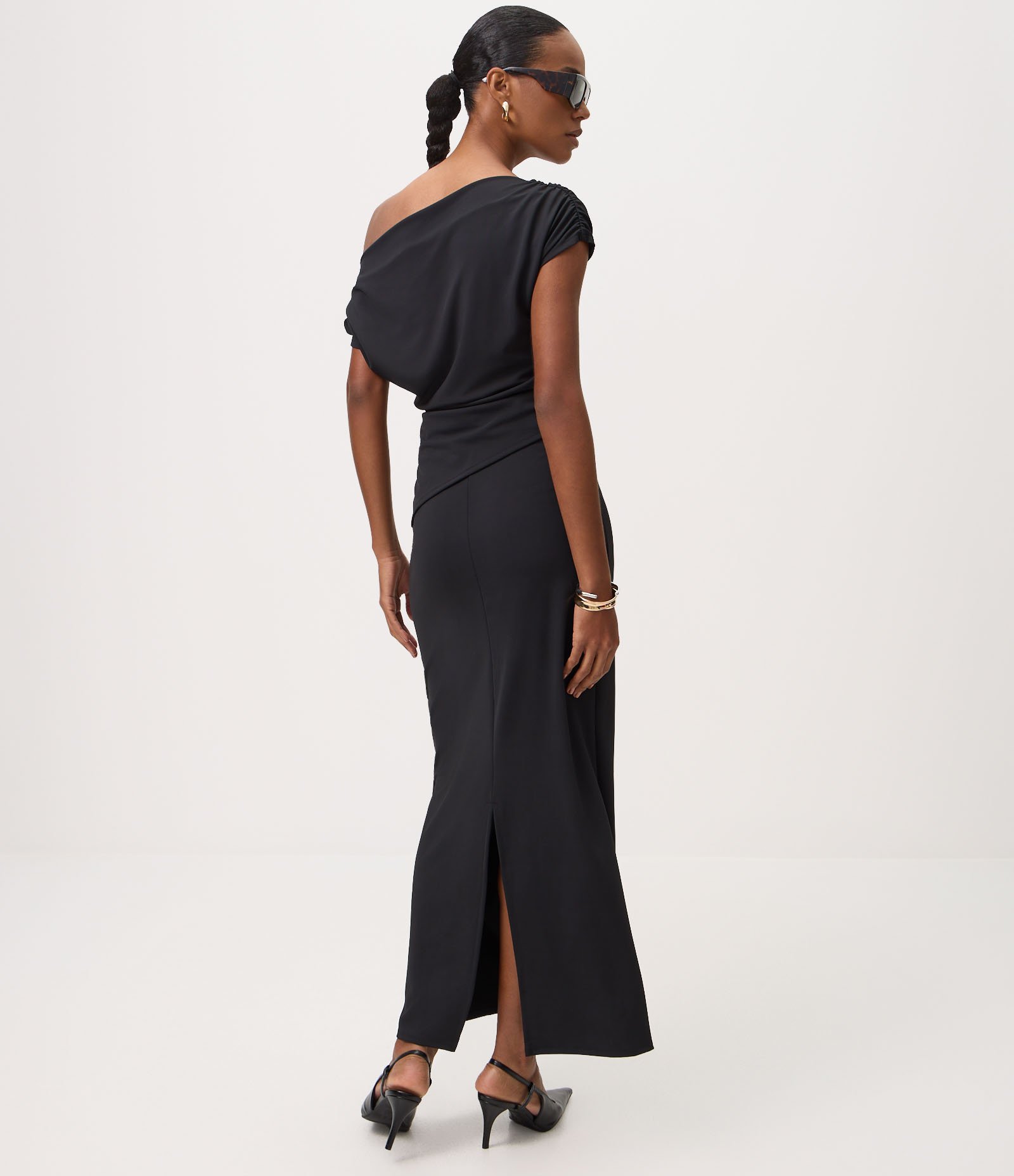 Vestido Longo com Fenda Traseira e Drapeado Lateral Preto 4