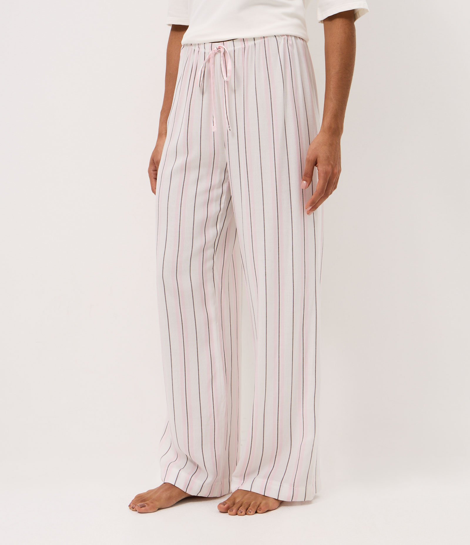Calça de Pijama em Viscose com Estampa de Listras Branco 2