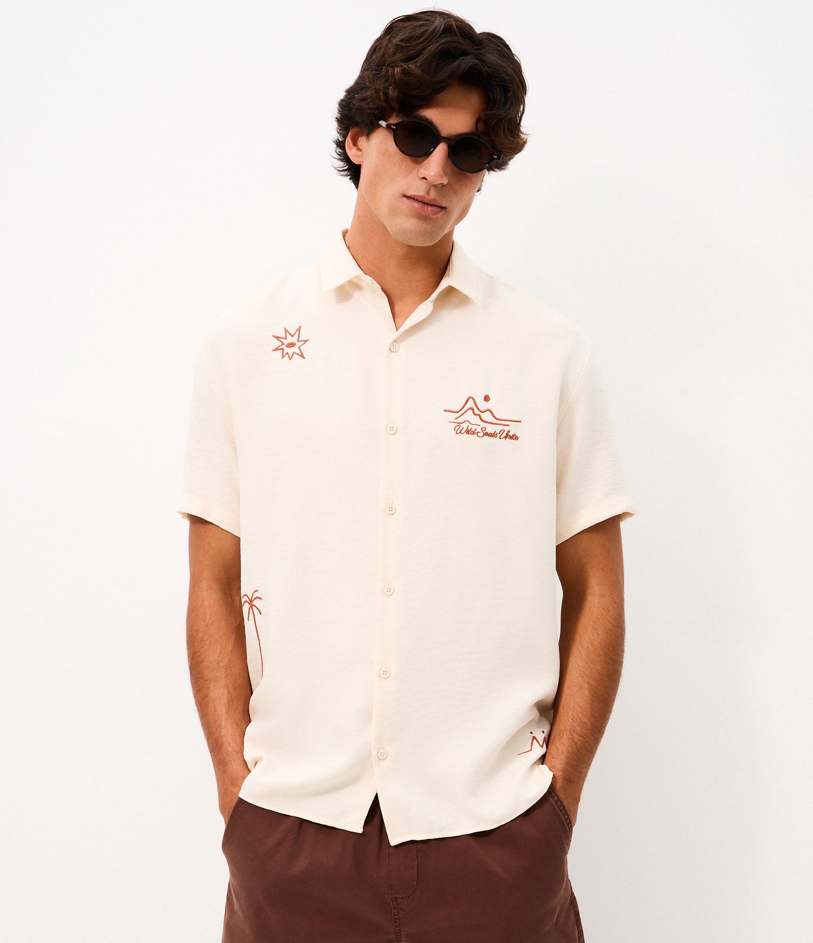 Camisa Relaxed com Ícones Praianos Bege 1