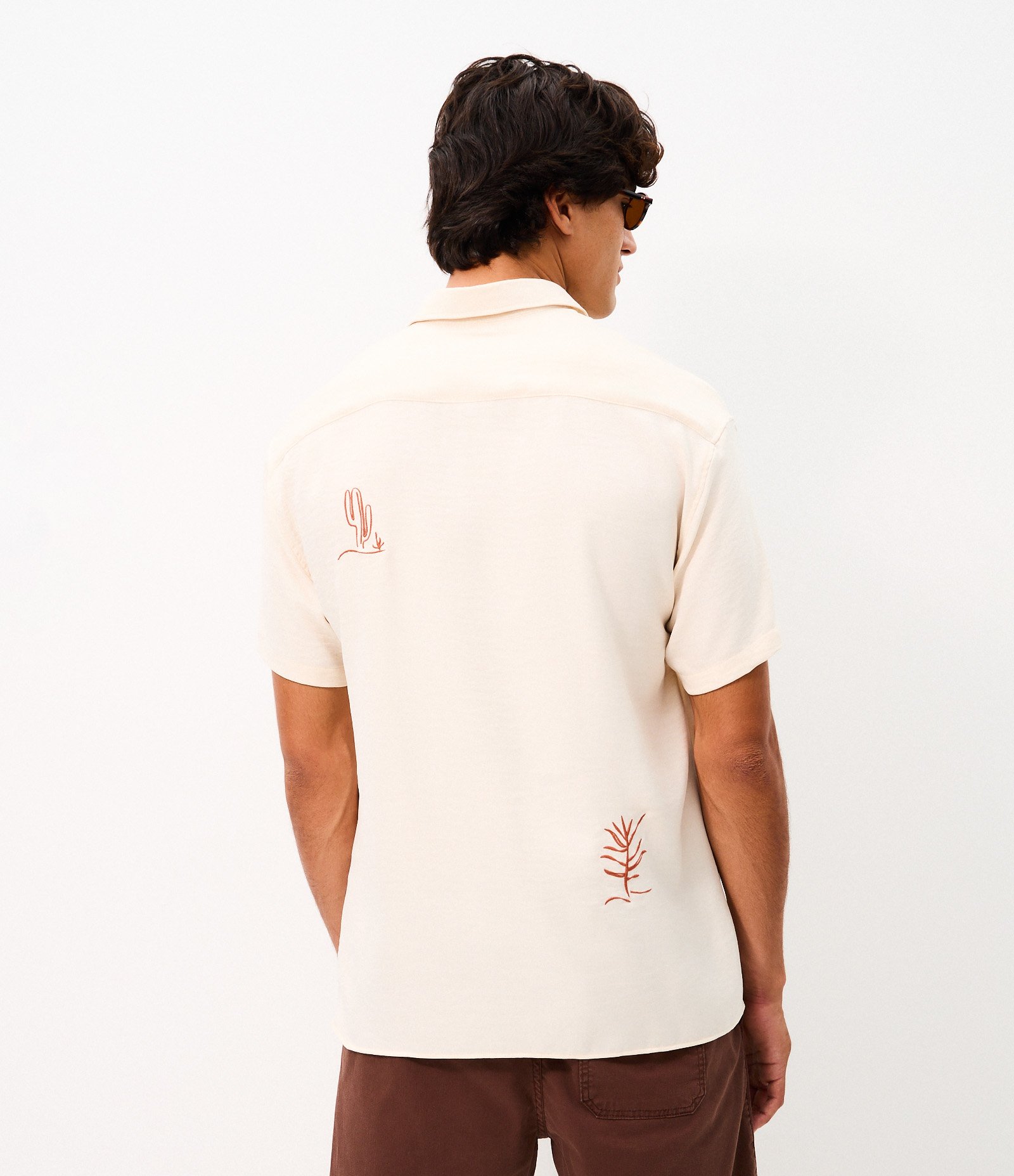 Camisa Relaxed com Ícones Praianos Bege 3