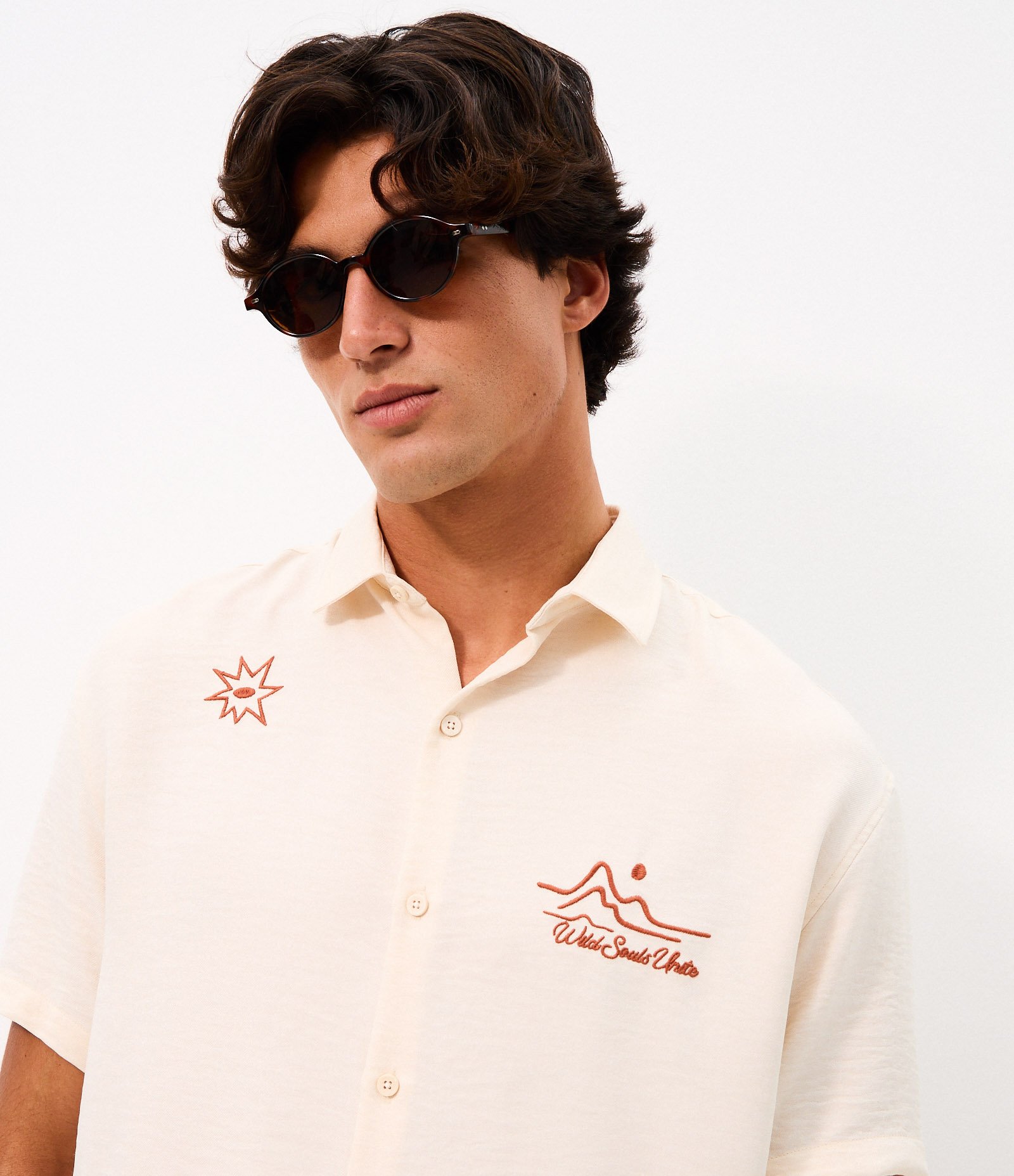 Camisa Relaxed com Ícones Praianos Bege 4