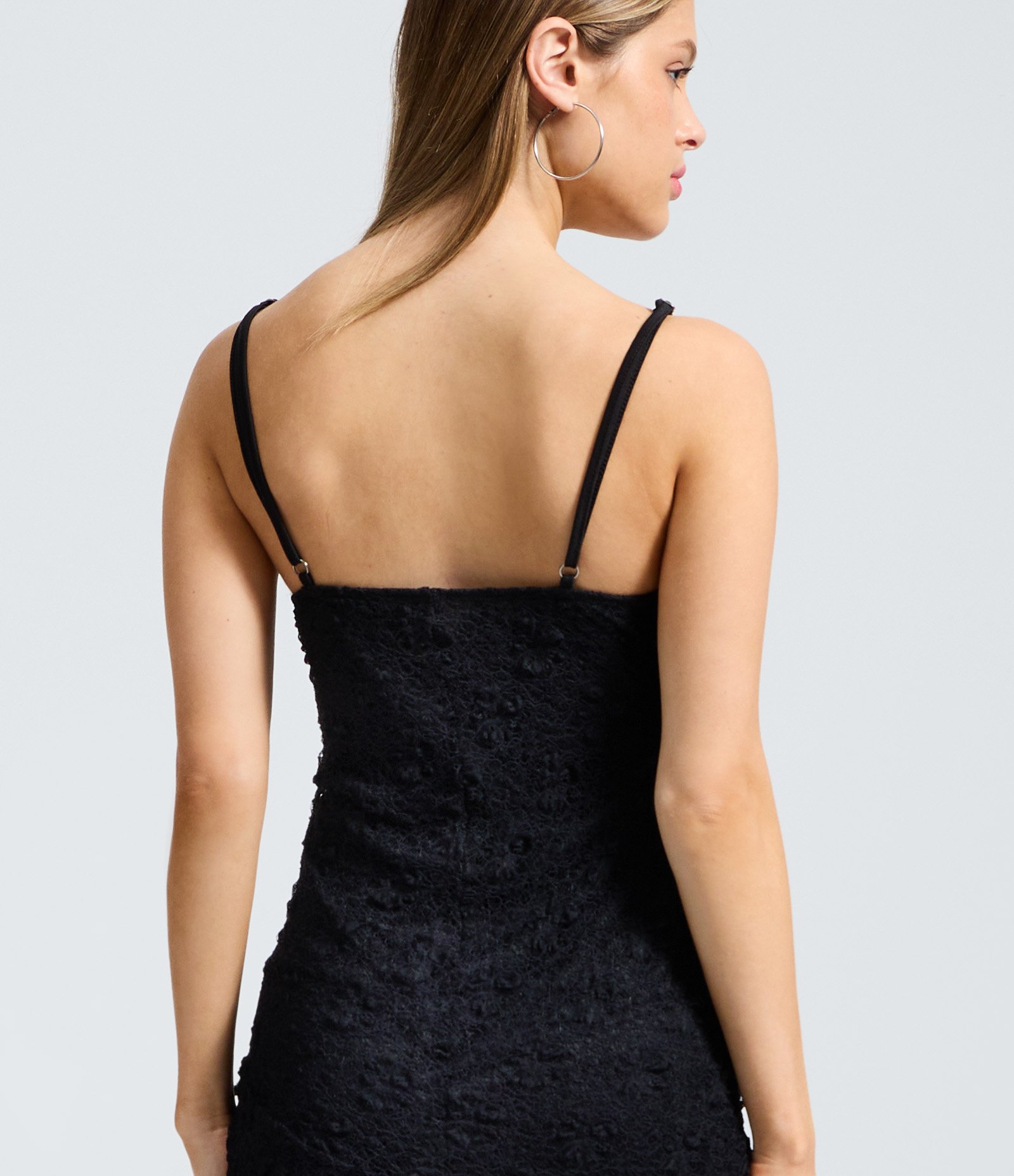 Vestido Curto em Renda com Barra Assimétrica Preto 4