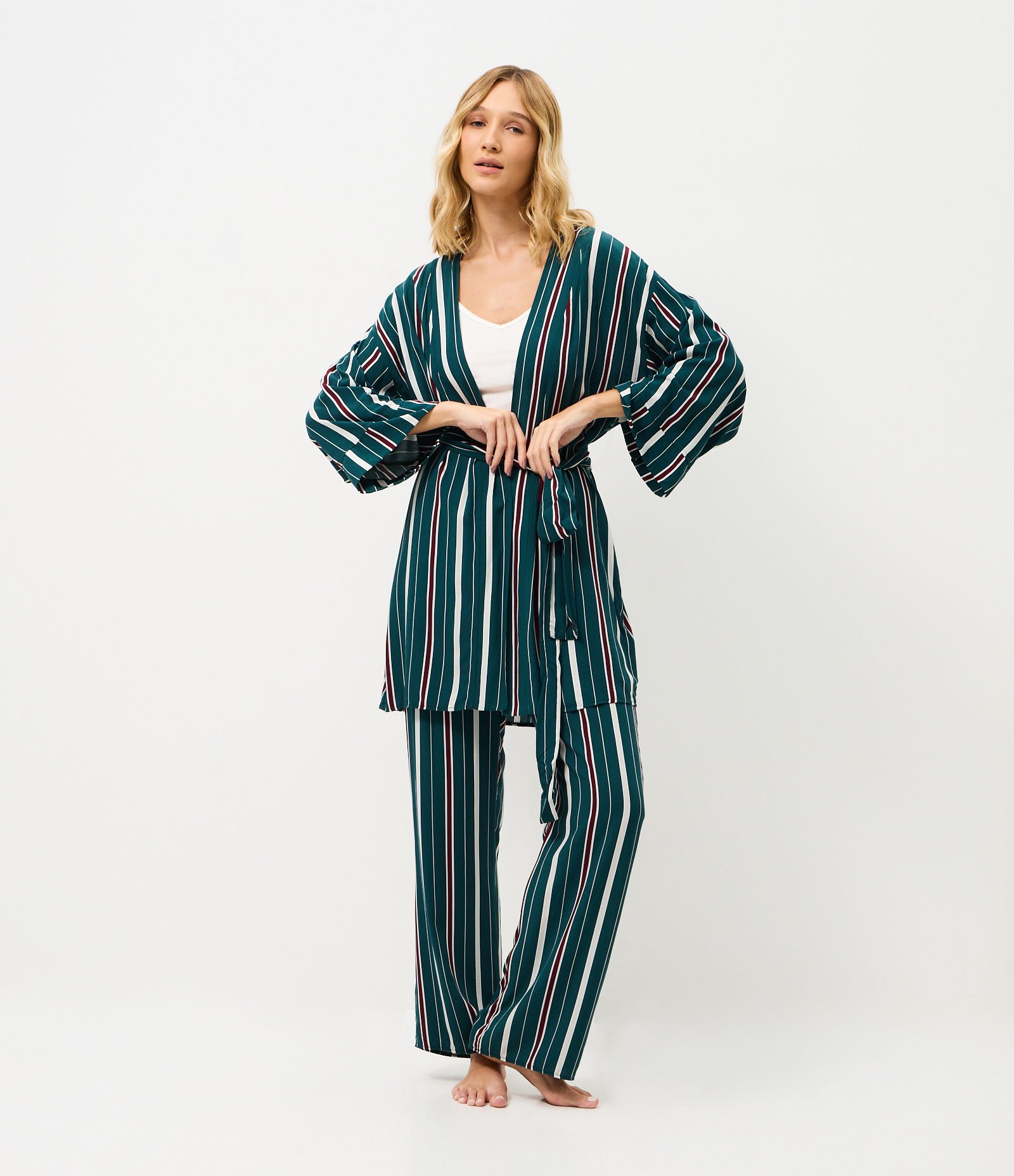 Trio de Pijama Longo em Viscose com Estampa de Listras Verde 2