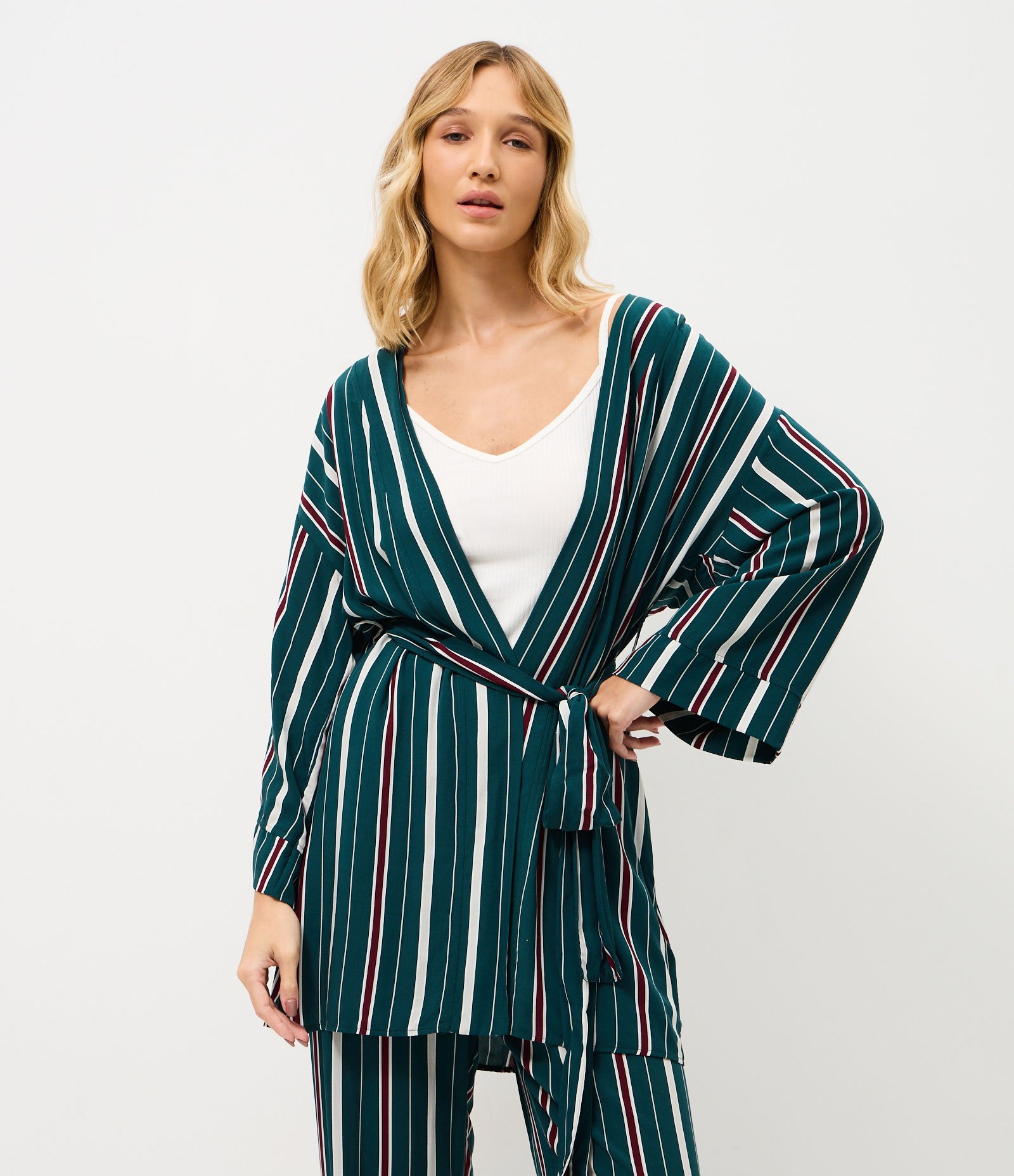 Trio de Pijama Longo em Viscose com Estampa de Listras Verde 3